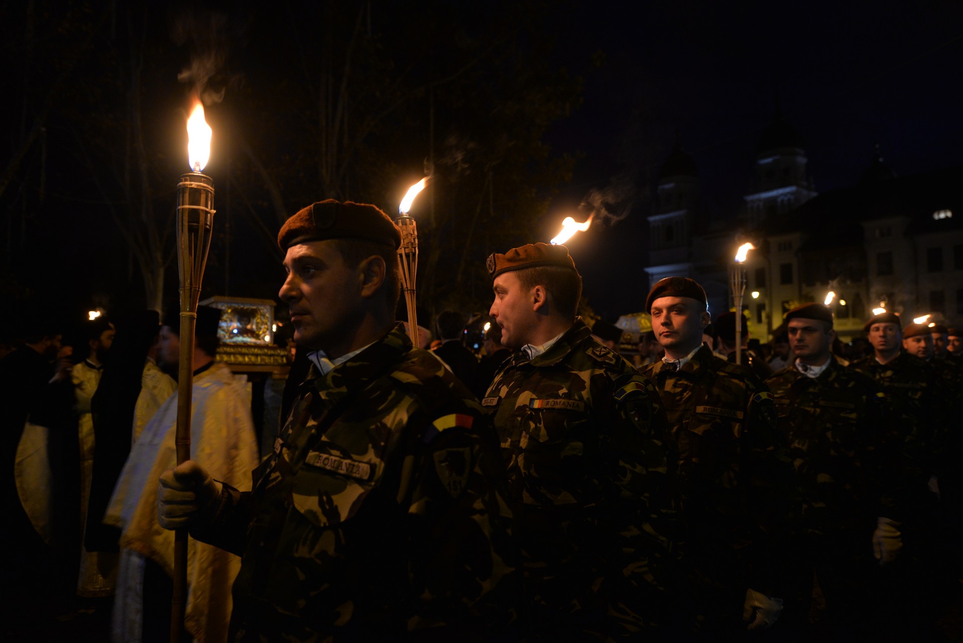 Credința în ajutorul Sfinților, mărturisită pe străzile din Iași de mii de pelerini