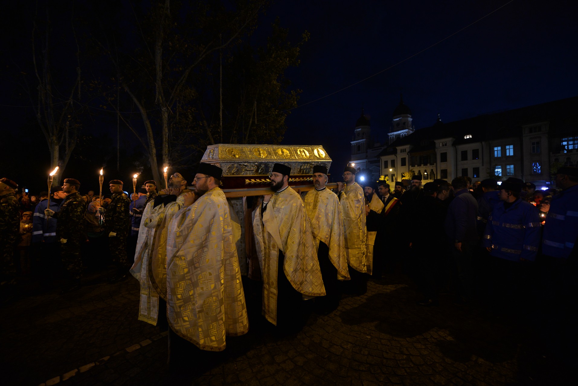 Credința în ajutorul Sfinților, mărturisită pe străzile din Iași de mii de pelerini