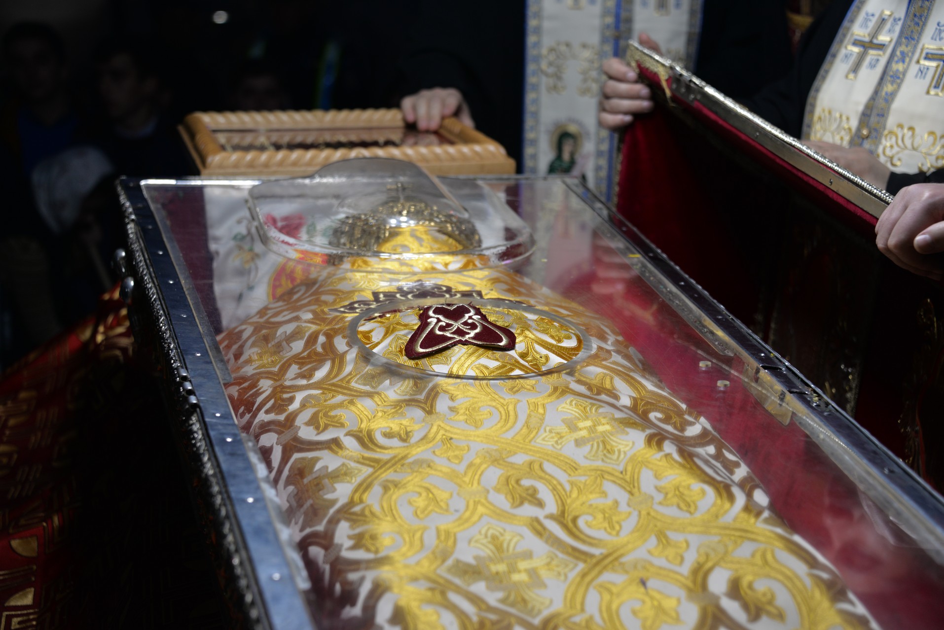 Credința în ajutorul Sfinților, mărturisită pe străzile din Iași de mii de pelerini