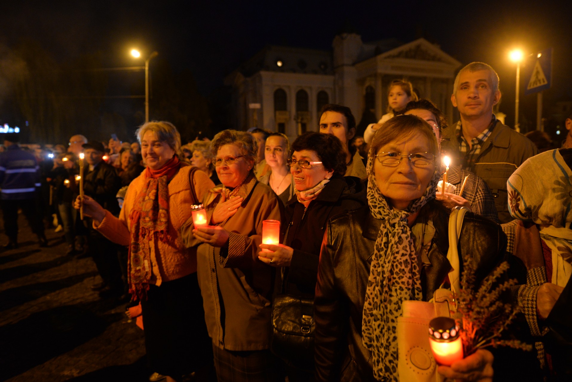 Credința în ajutorul Sfinților, mărturisită pe străzile din Iași de mii de pelerini