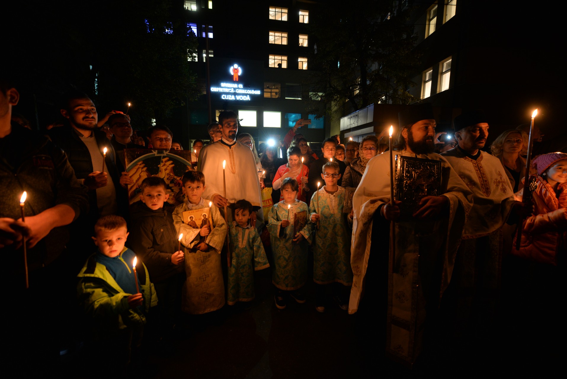 Credința în ajutorul Sfinților, mărturisită pe străzile din Iași de mii de pelerini