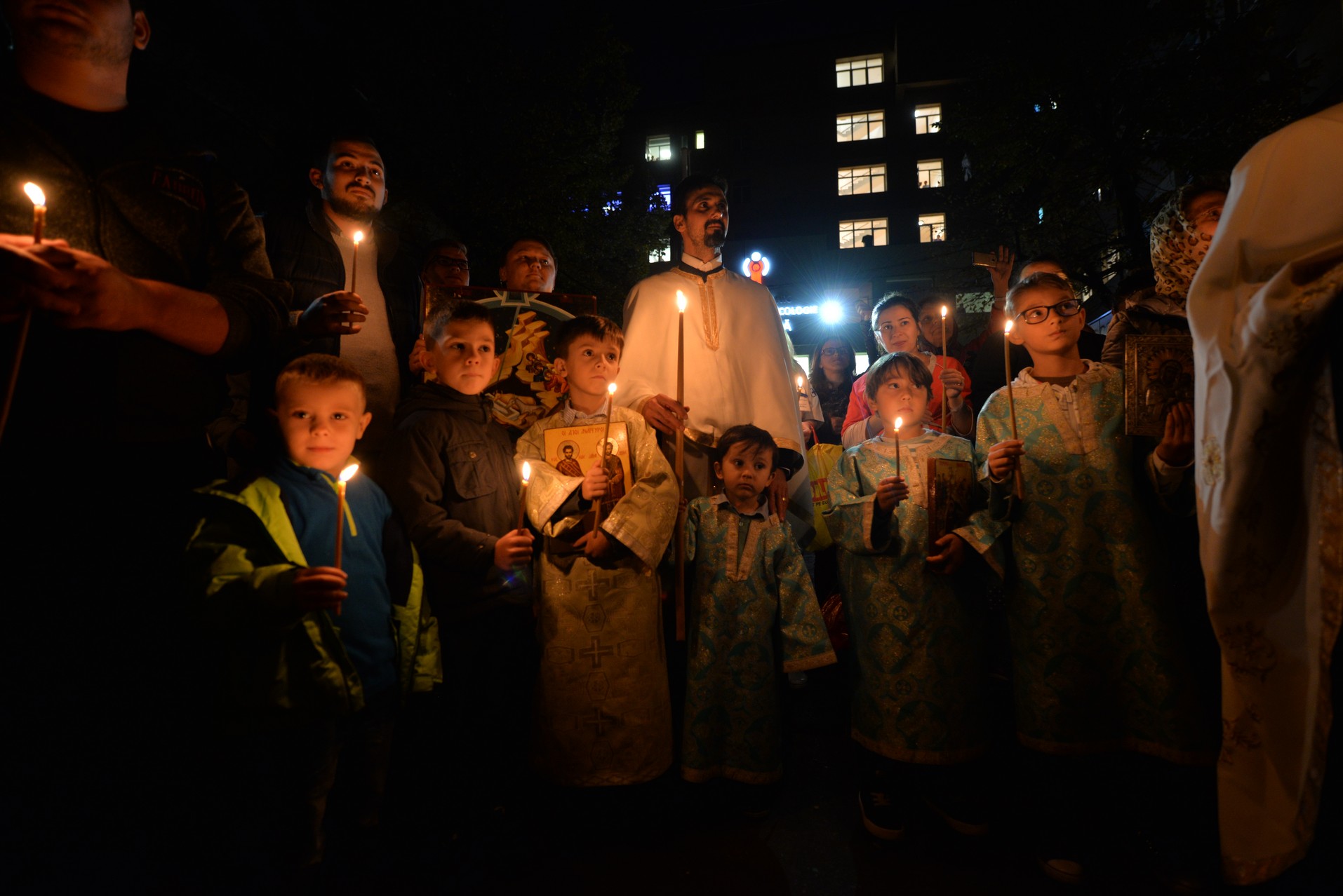 Credința în ajutorul Sfinților, mărturisită pe străzile din Iași de mii de pelerini
