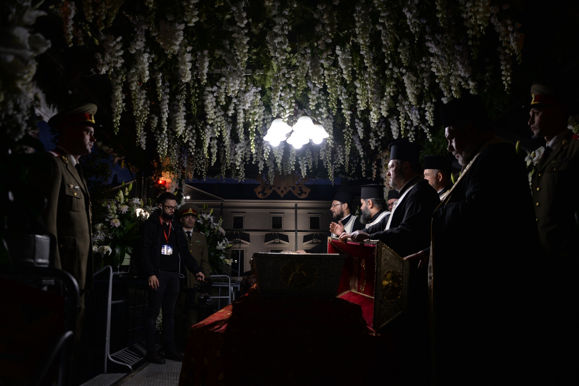 Credința în ajutorul Sfinților, mărturisită pe străzile din Iași de mii de pelerini