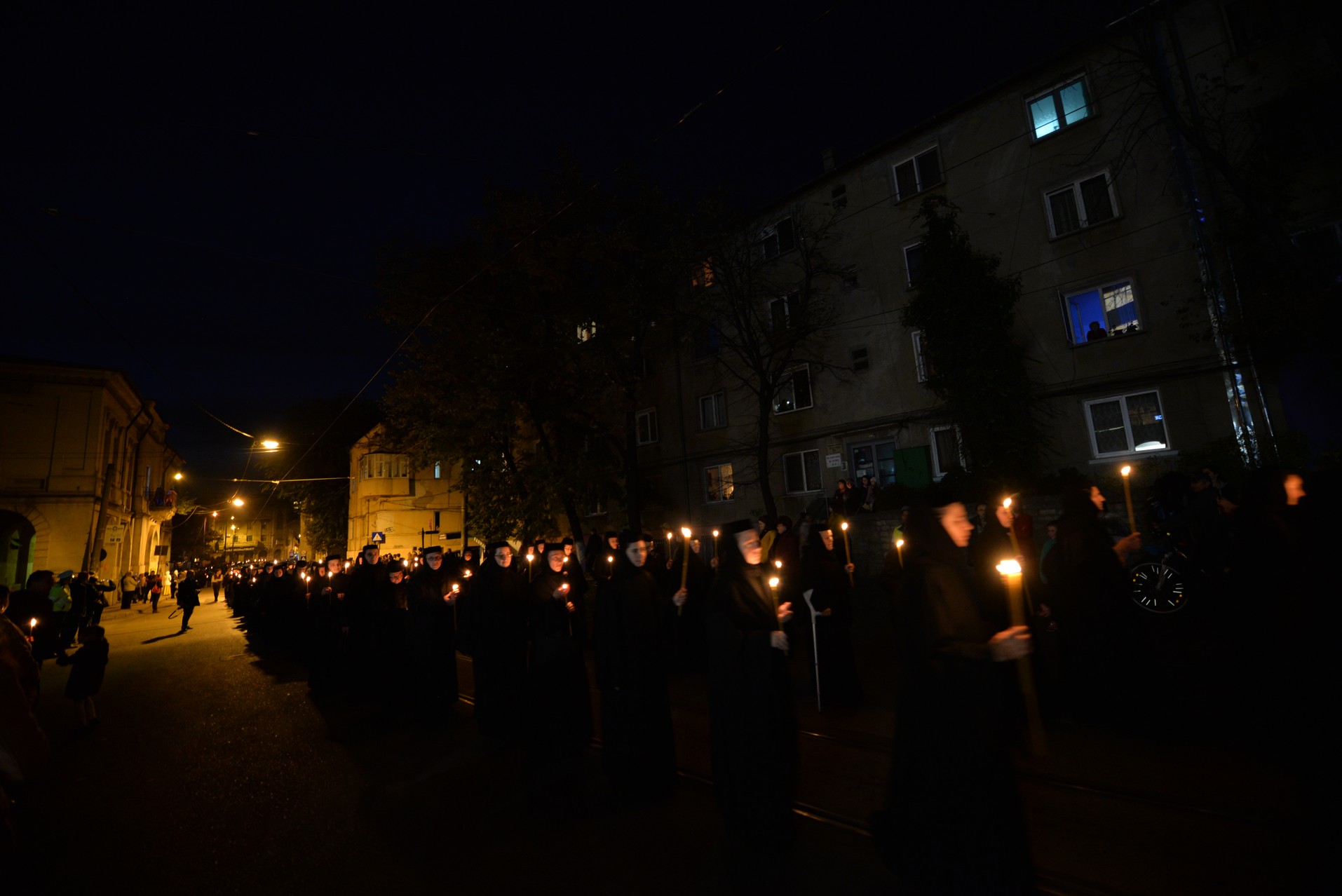 Credința în ajutorul Sfinților, mărturisită pe străzile din Iași de mii de pelerini
