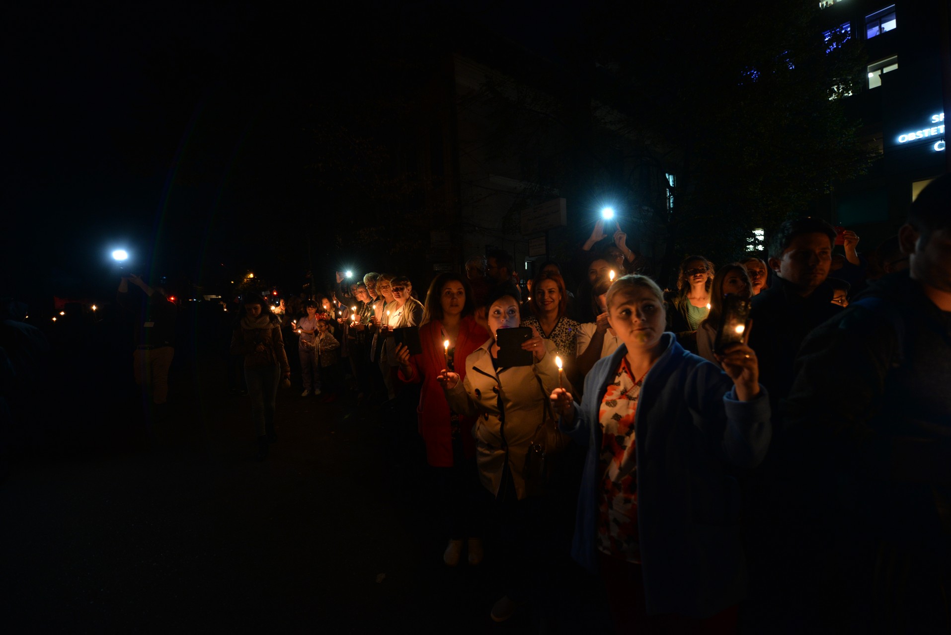 Credința în ajutorul Sfinților, mărturisită pe străzile din Iași de mii de pelerini