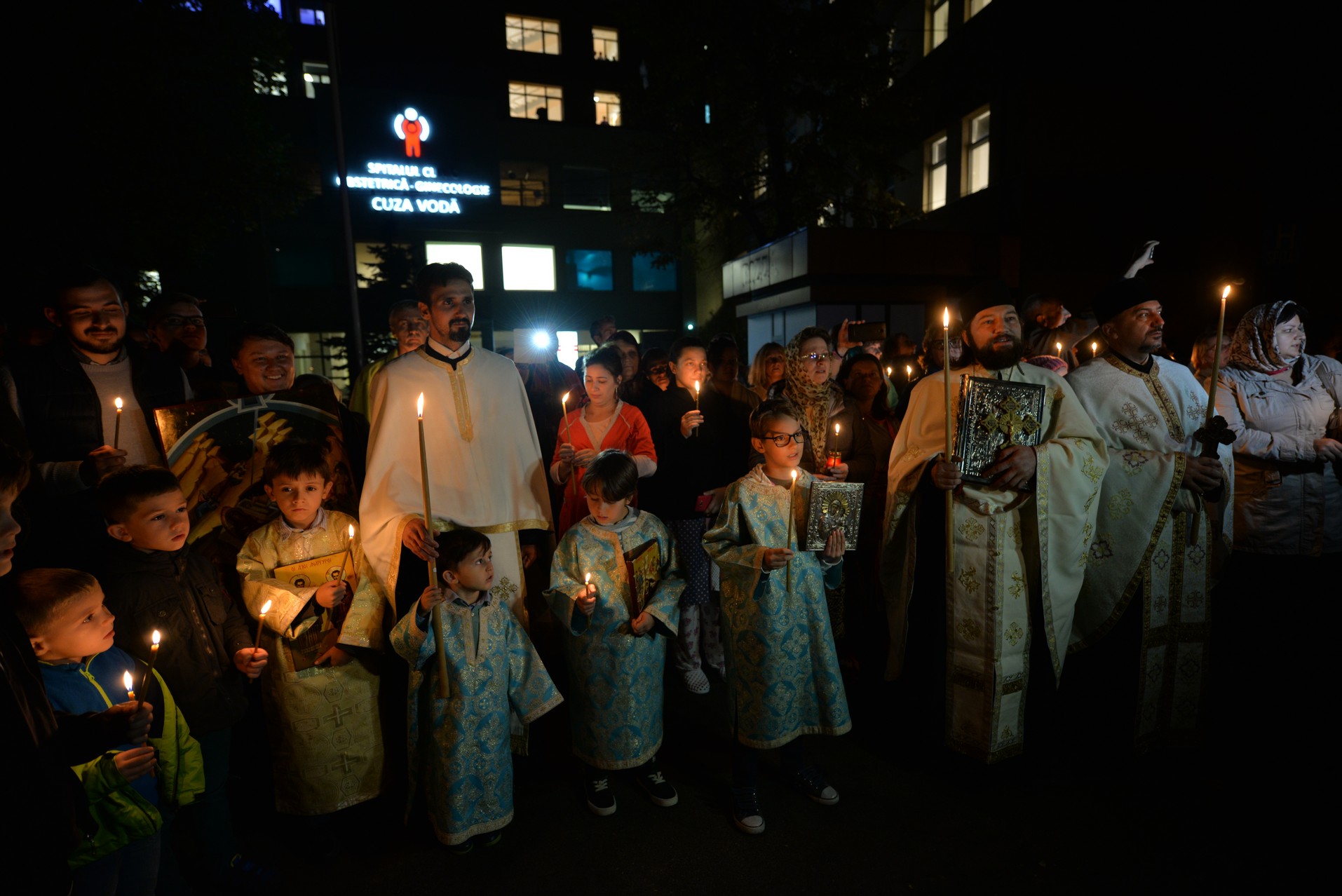 Credința în ajutorul Sfinților, mărturisită pe străzile din Iași de mii de pelerini