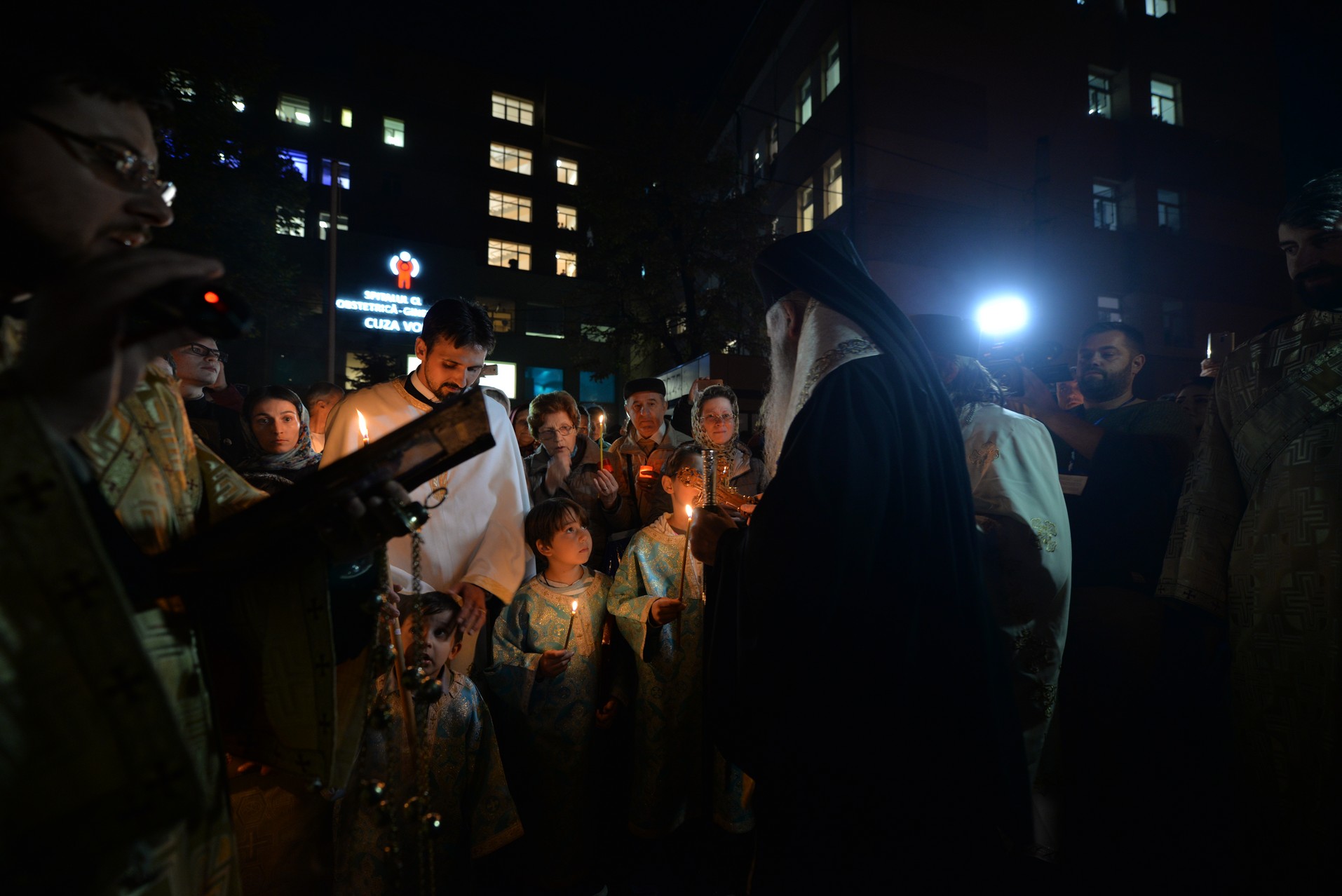 Credința în ajutorul Sfinților, mărturisită pe străzile din Iași de mii de pelerini