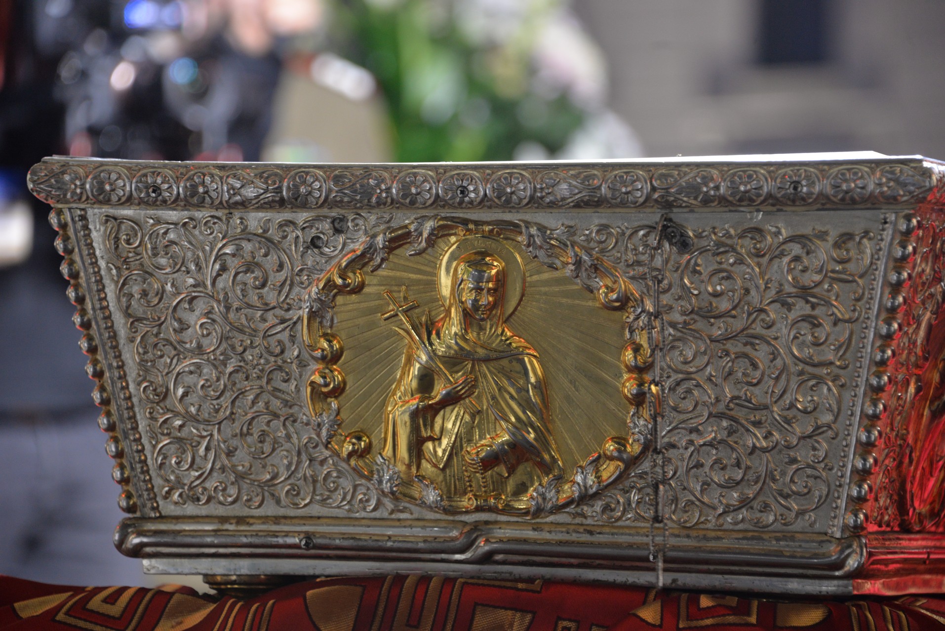 Credința în ajutorul Sfinților, mărturisită pe străzile din Iași de mii de pelerini