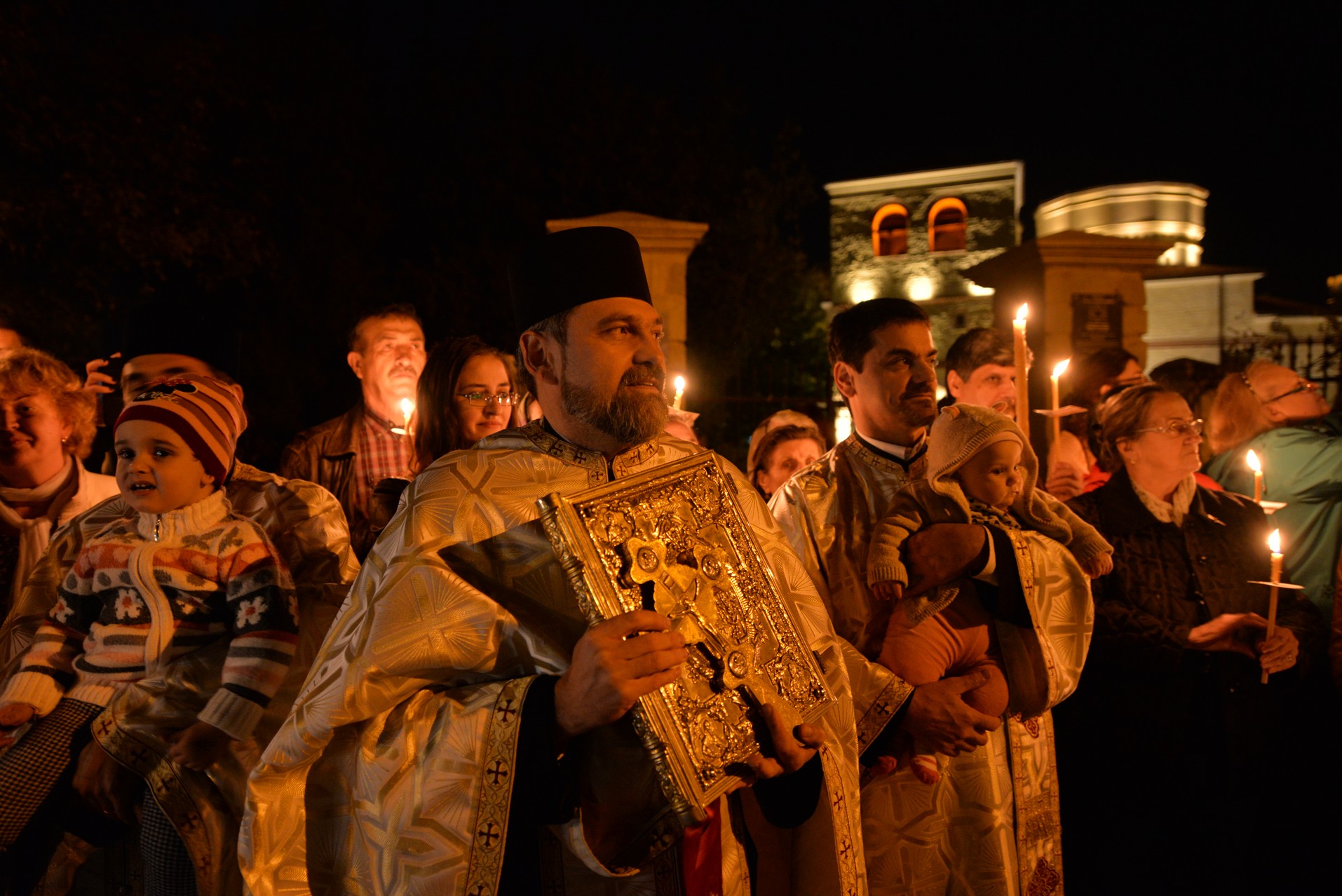 Credința în ajutorul Sfinților, mărturisită pe străzile din Iași de mii de pelerini