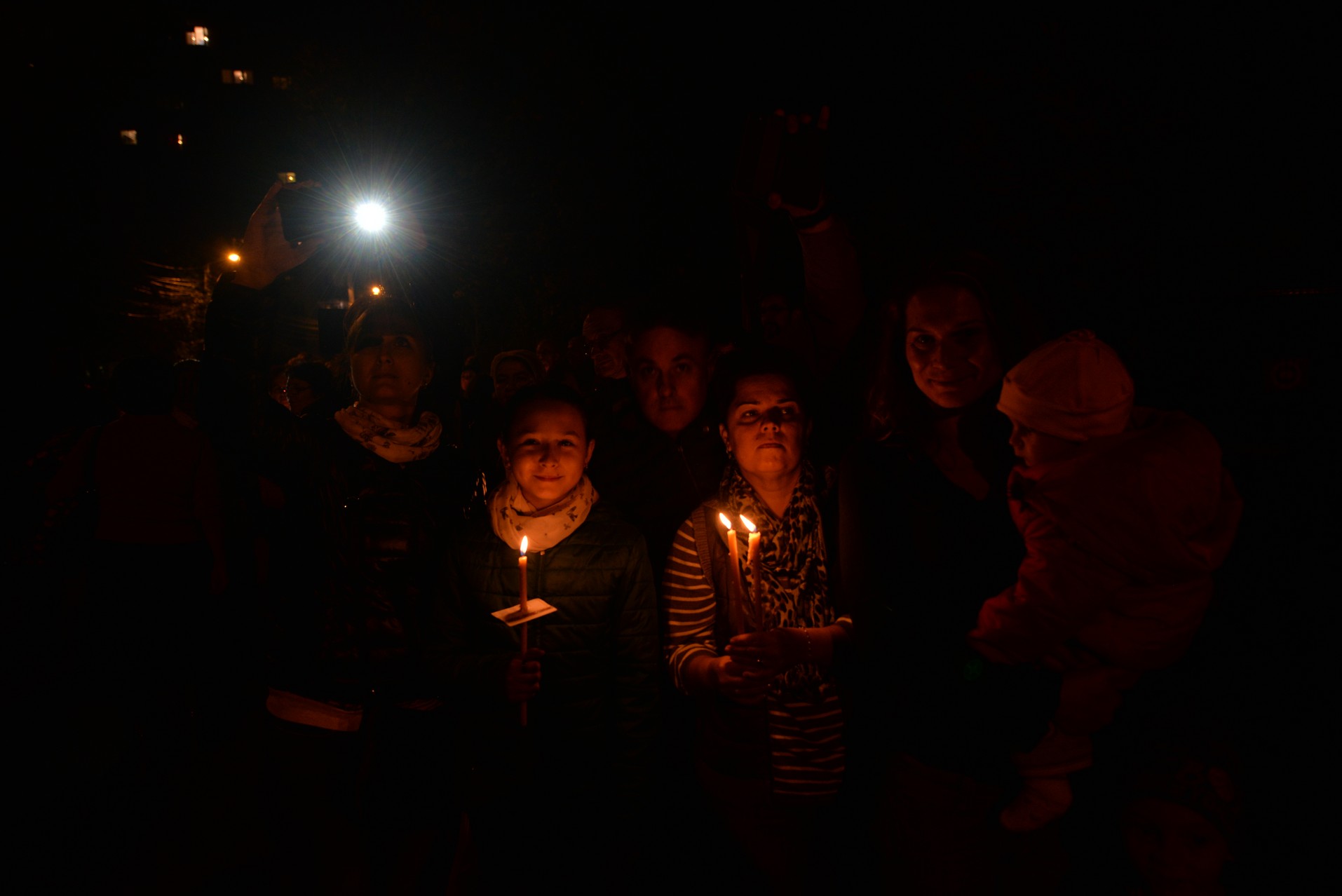 Credința în ajutorul Sfinților, mărturisită pe străzile din Iași de mii de pelerini