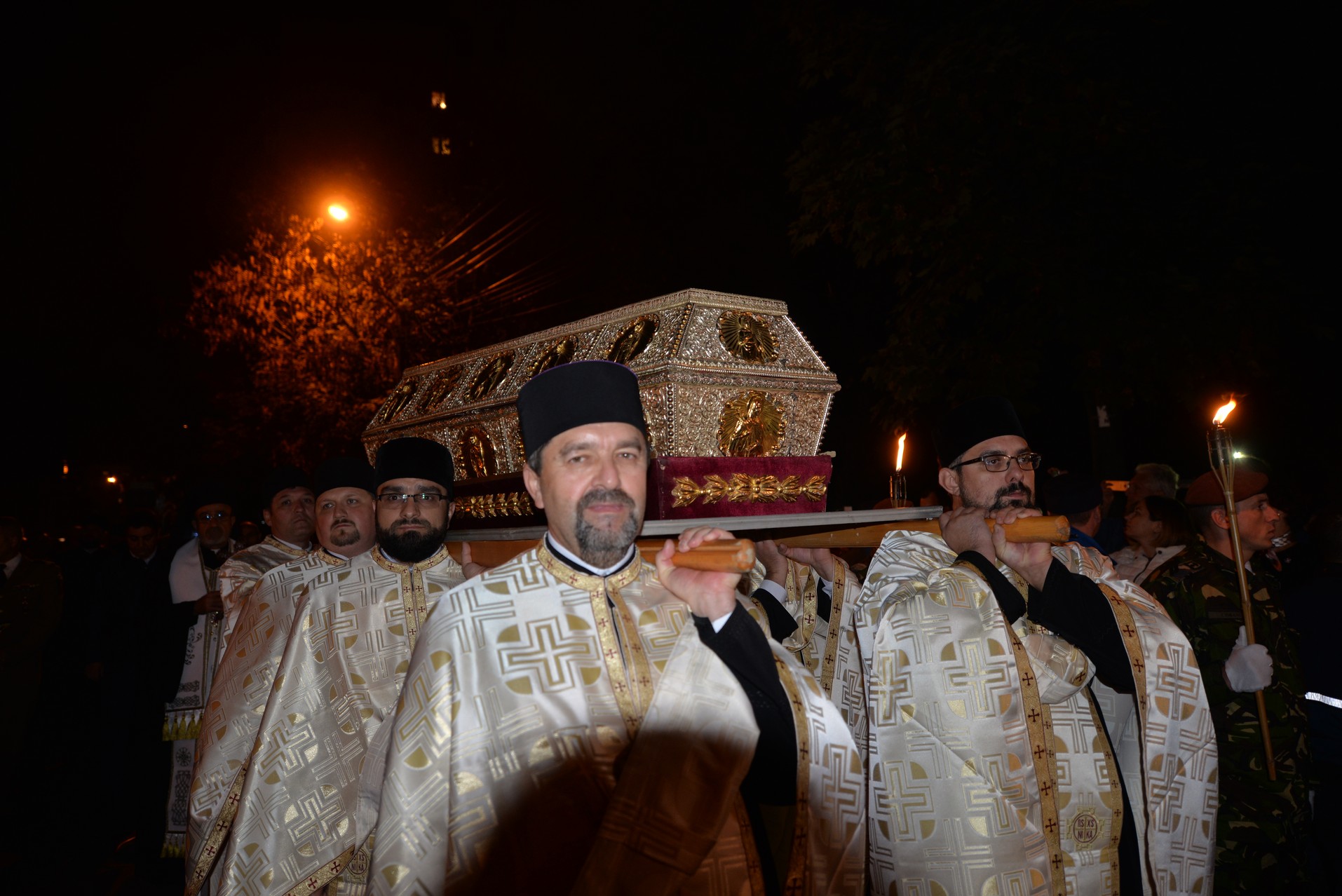 Credința în ajutorul Sfinților, mărturisită pe străzile din Iași de mii de pelerini