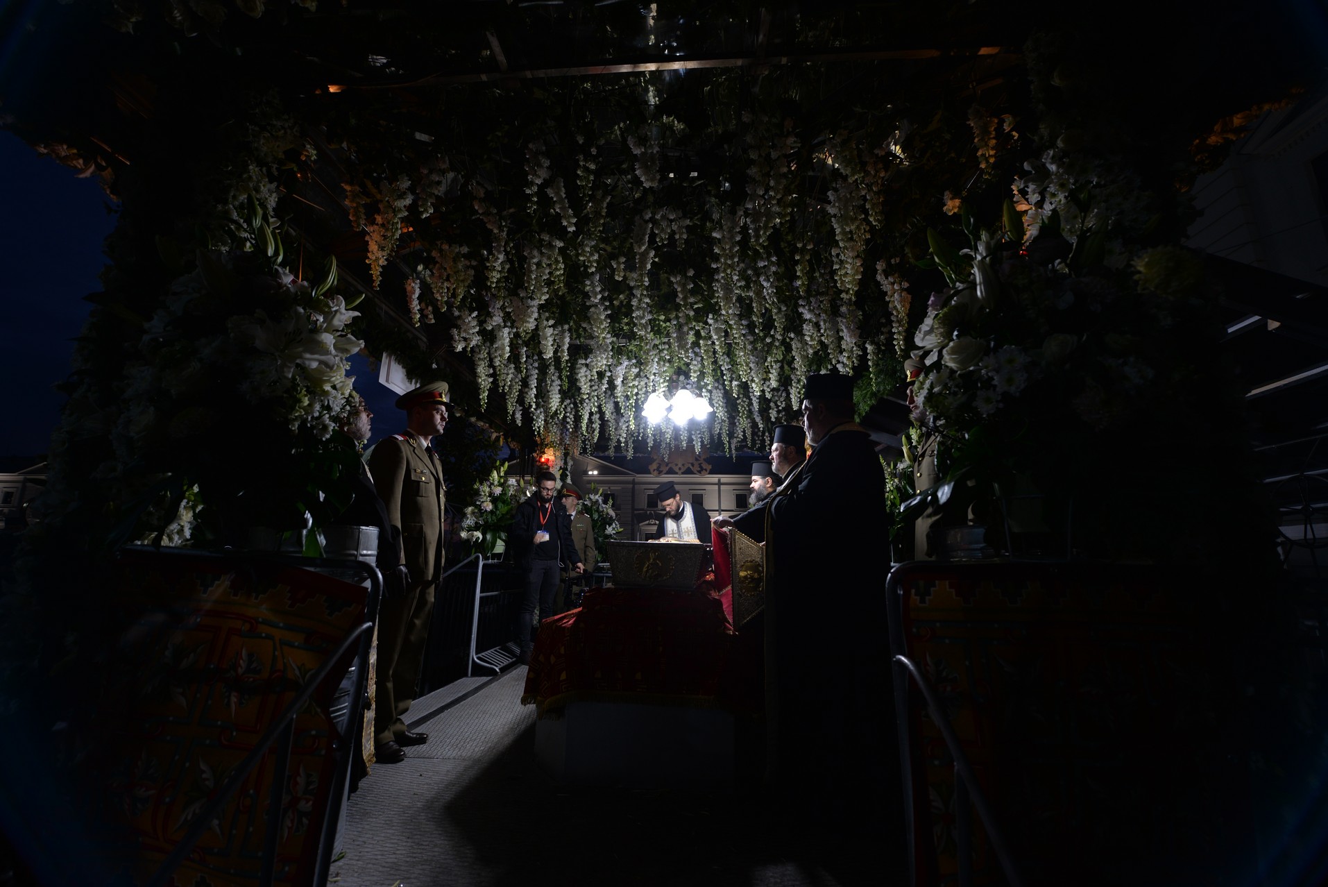 Credința în ajutorul Sfinților, mărturisită pe străzile din Iași de mii de pelerini