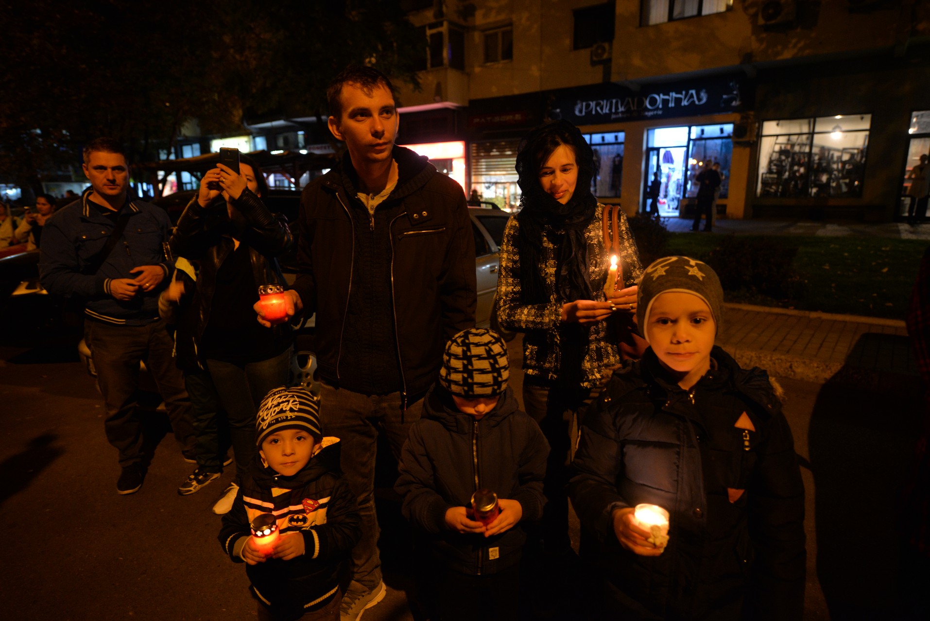 Credința în ajutorul Sfinților, mărturisită pe străzile din Iași de mii de pelerini