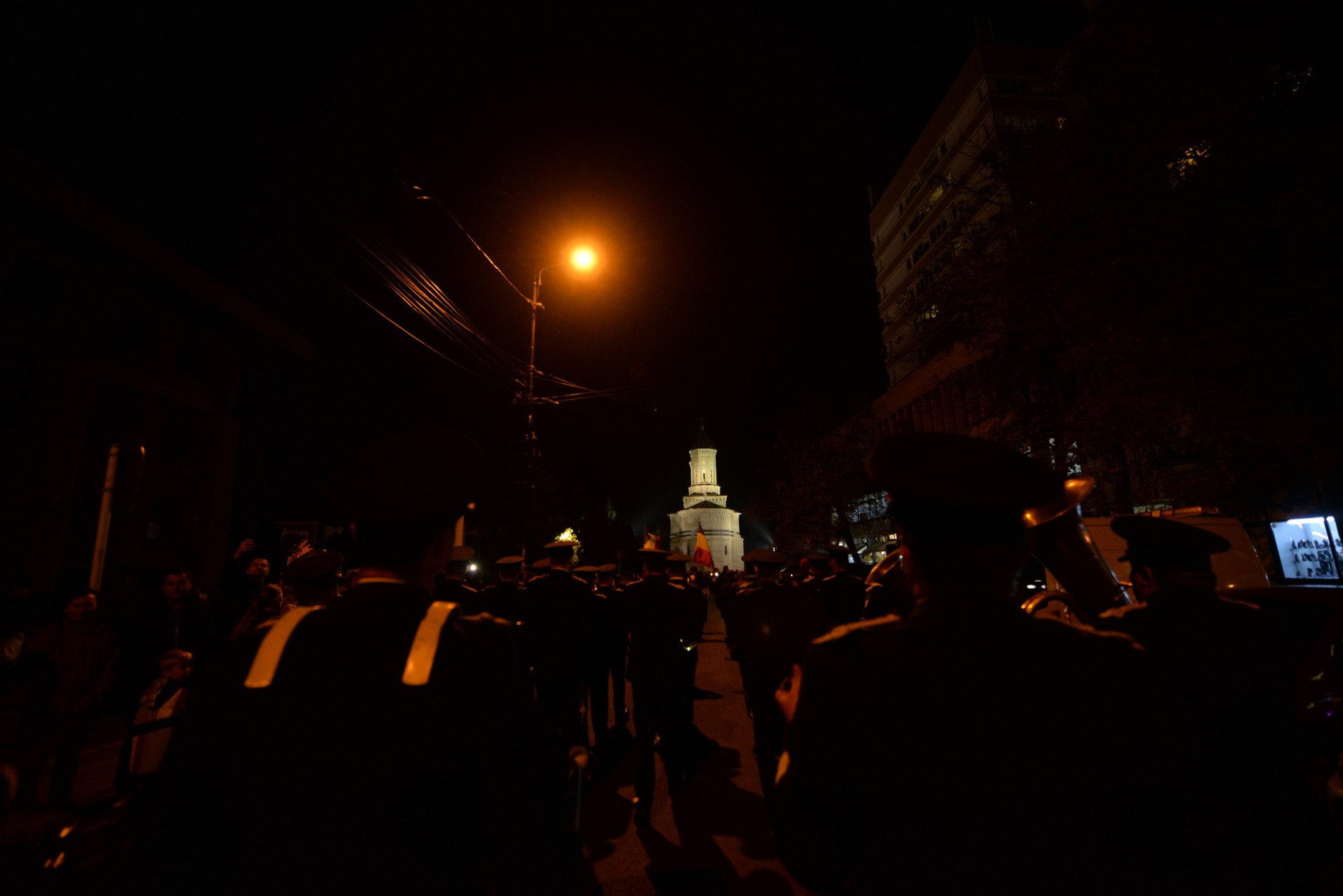 Credința în ajutorul Sfinților, mărturisită pe străzile din Iași de mii de pelerini