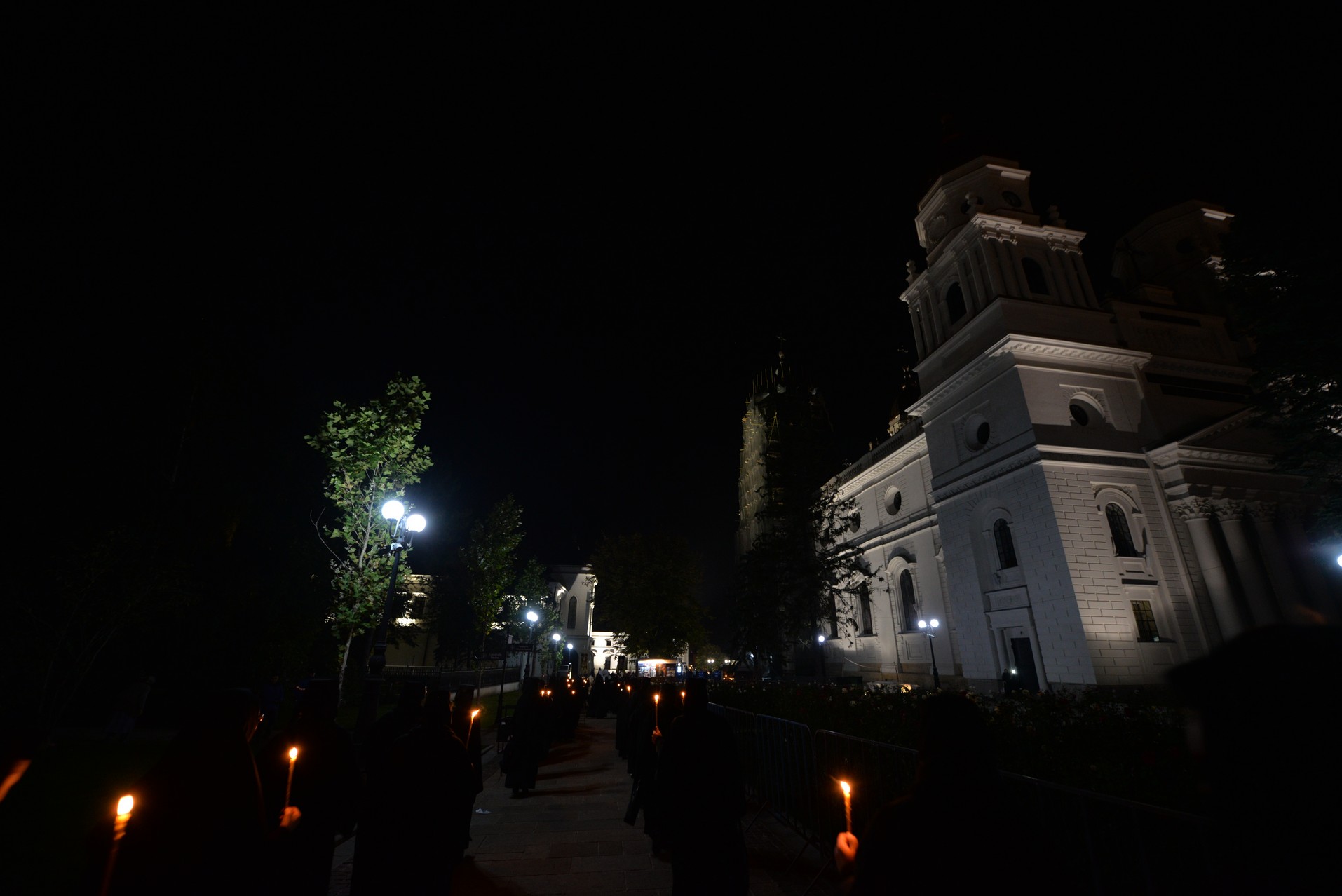 Credința în ajutorul Sfinților, mărturisită pe străzile din Iași de mii de pelerini