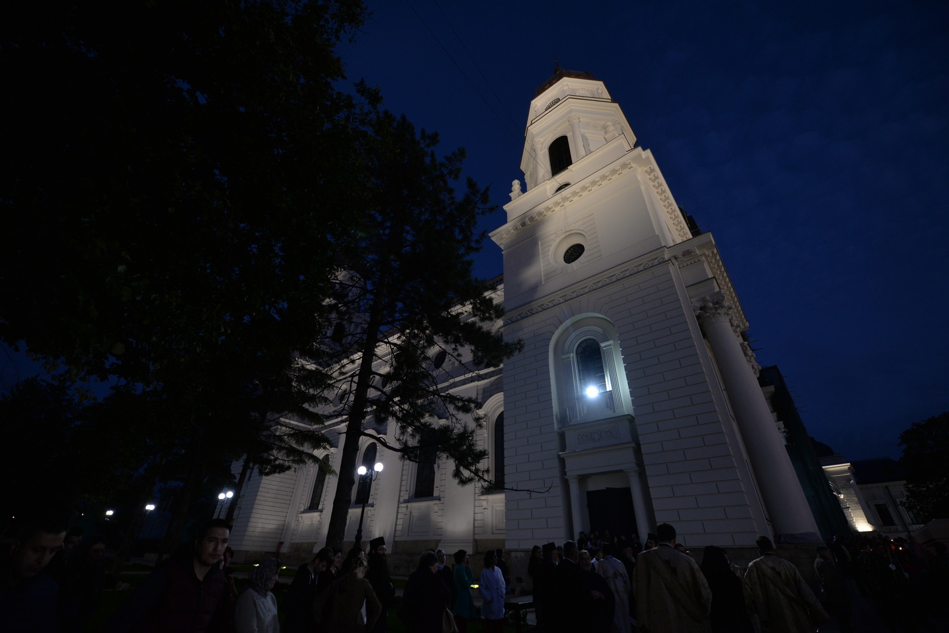Credința în ajutorul Sfinților, mărturisită pe străzile din Iași de mii de pelerini