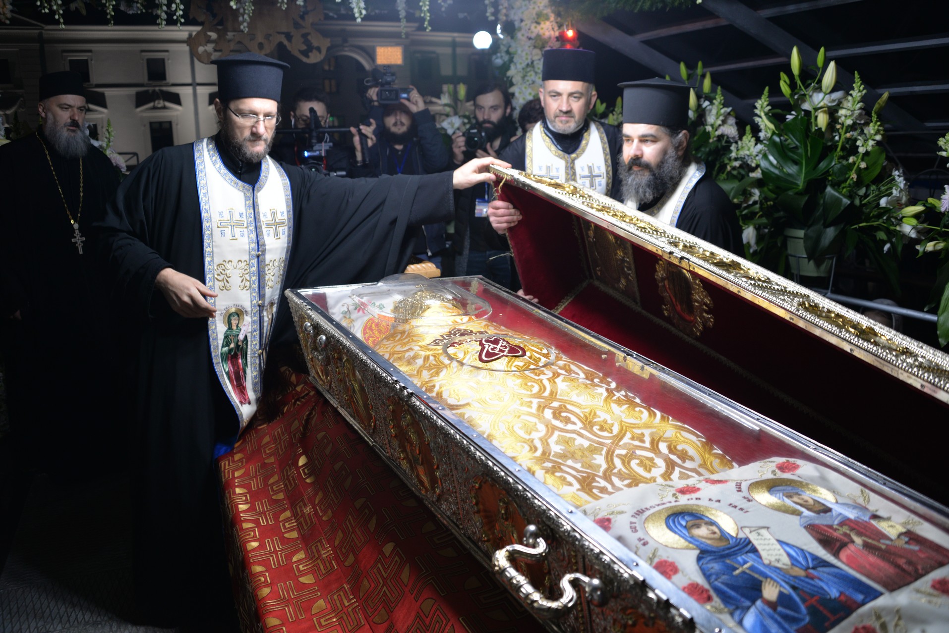 Credința în ajutorul Sfinților, mărturisită pe străzile din Iași de mii de pelerini