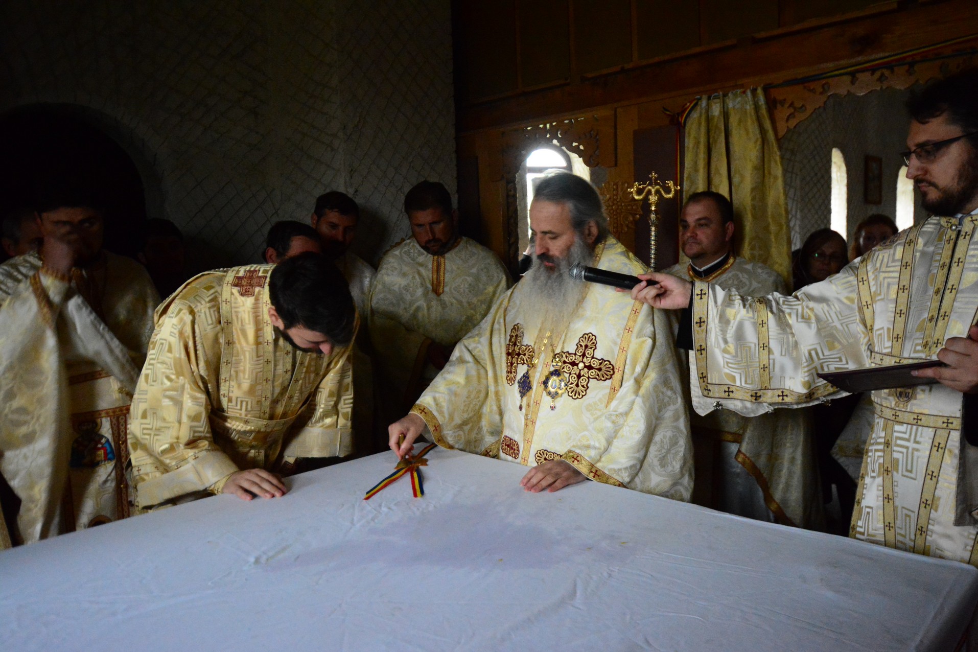 Foto: Adrian Sârbu Biserica Parohiei Bobuleşti a fost sfinţită