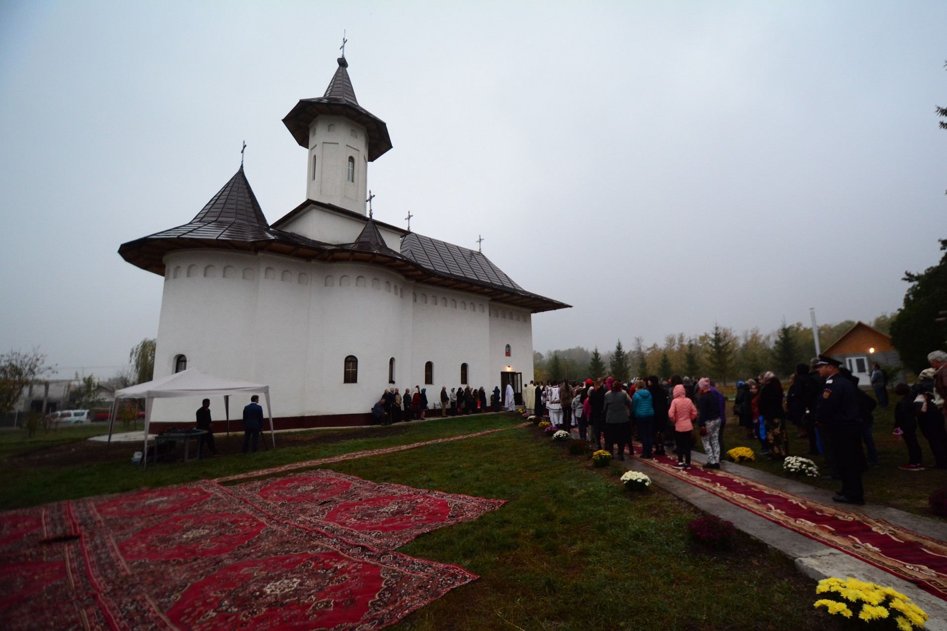 Foto: Adrian Sârbu Biserica Parohiei Bobuleşti a fost sfinţită