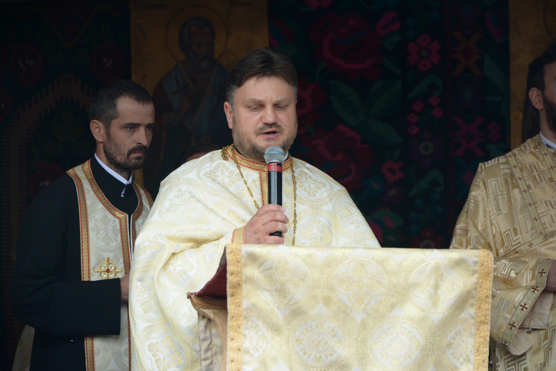 Foto: Adrian Sârbu Biserica Parohiei Bobuleşti a fost sfinţită