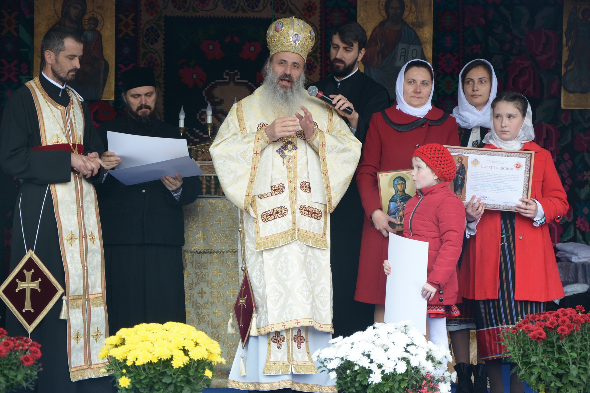 Foto: Adrian Sârbu Biserica Parohiei Bobuleşti a fost sfinţită