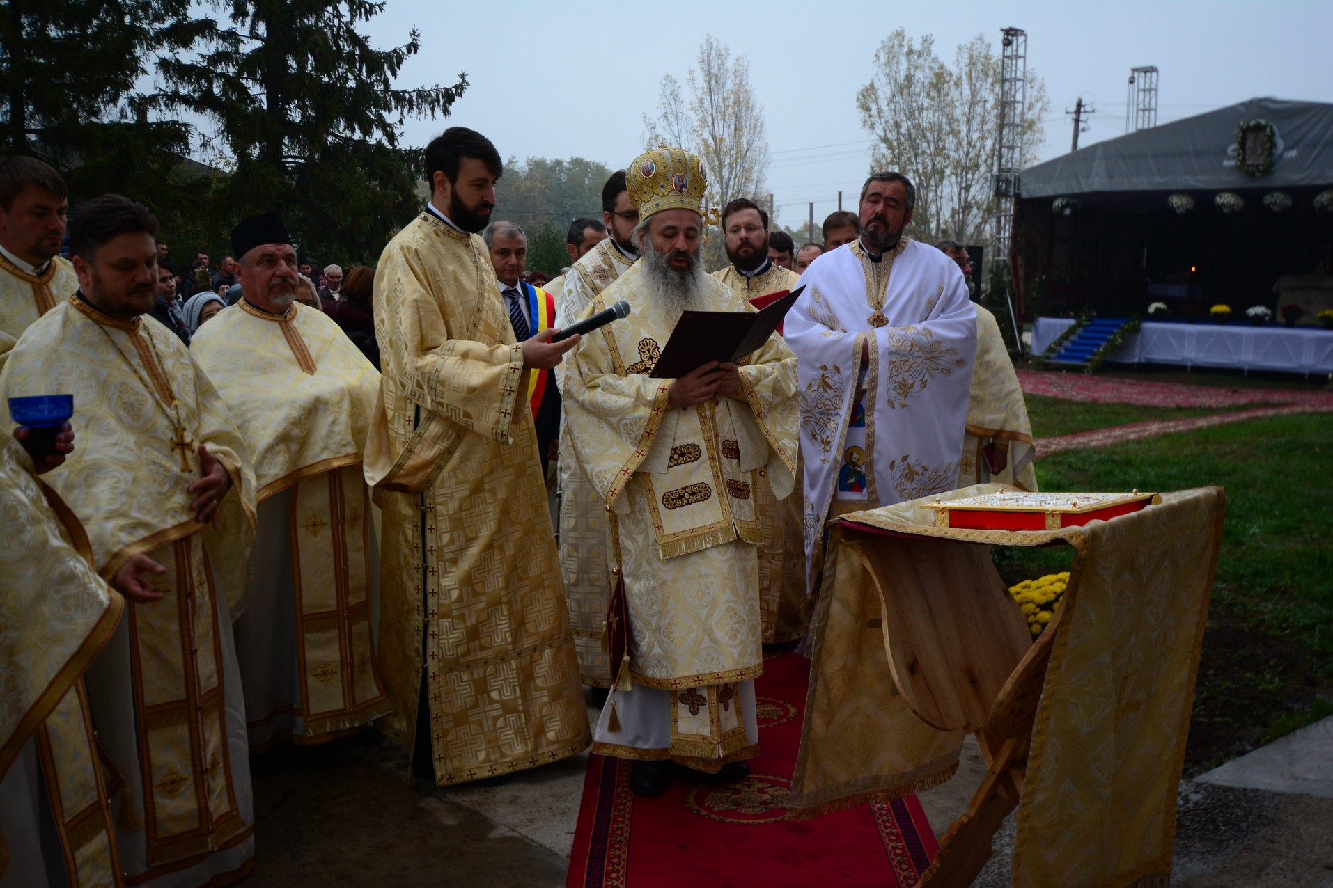 Foto: Adrian Sârbu Biserica Parohiei Bobuleşti a fost sfinţită