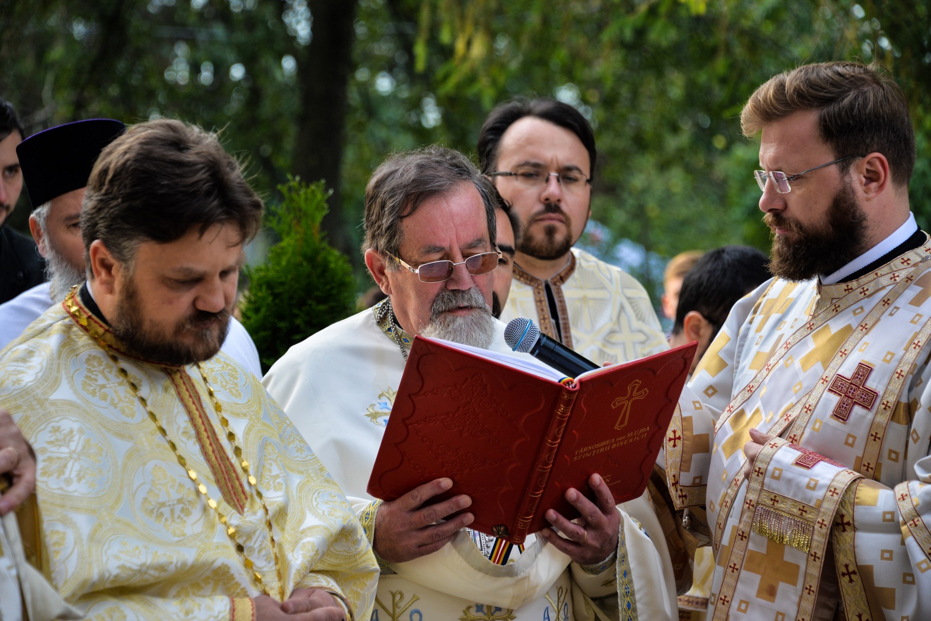 Resfințire de biserică la Drăgușeni: „Viața creștinului este o mucenicie de fiecare zi”