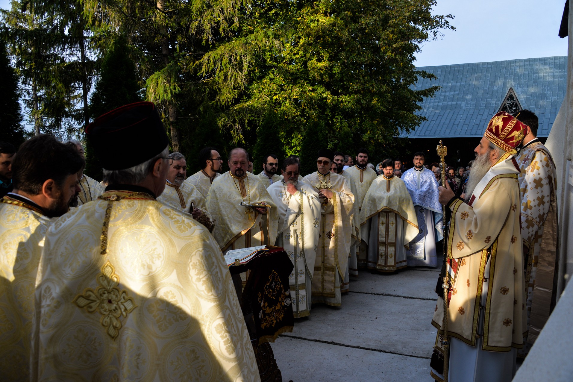 Resfințire de biserică la Drăgușeni: „Viața creștinului este o mucenicie de fiecare zi”