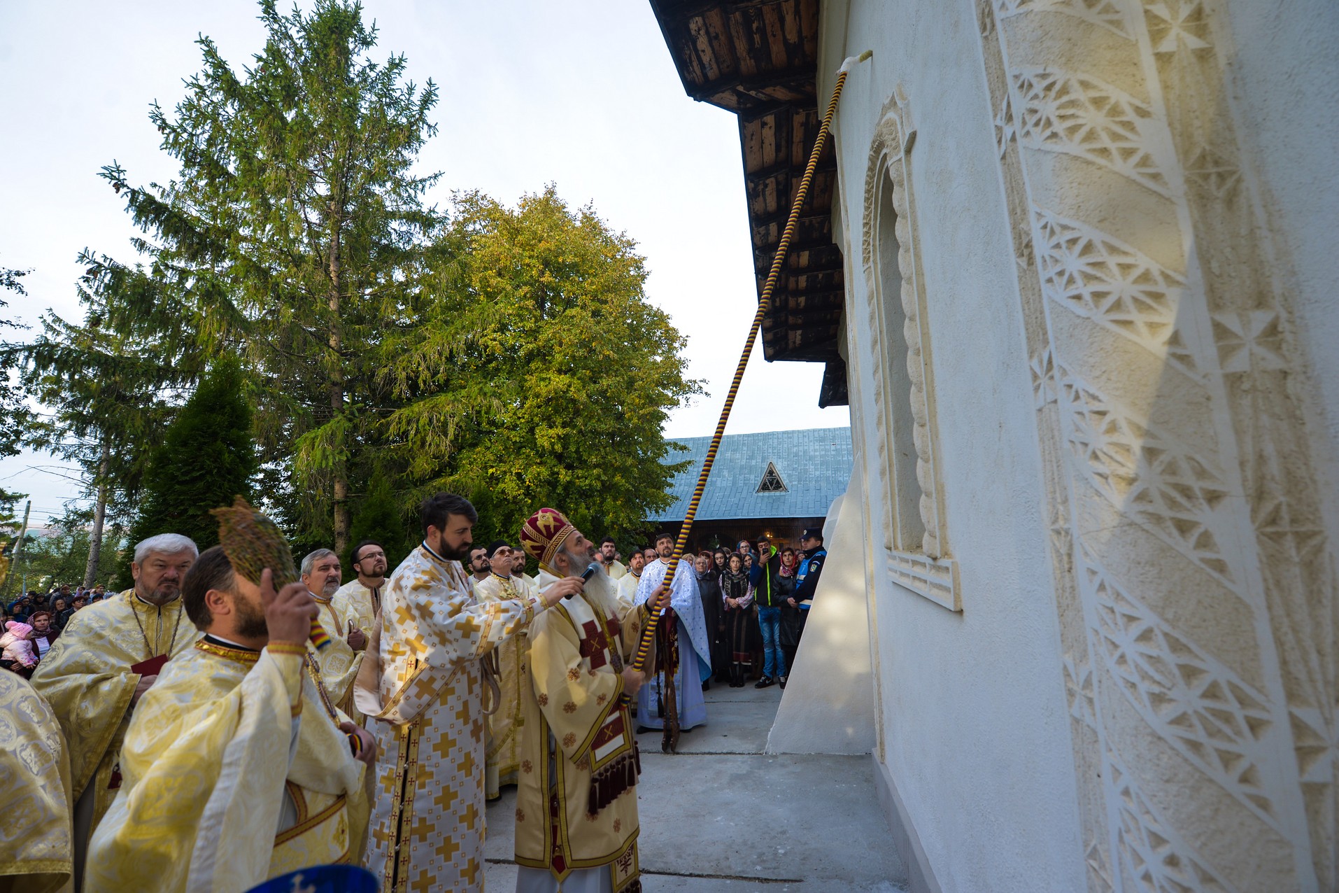 Resfințire de biserică la Drăgușeni: „Viața creștinului este o mucenicie de fiecare zi”