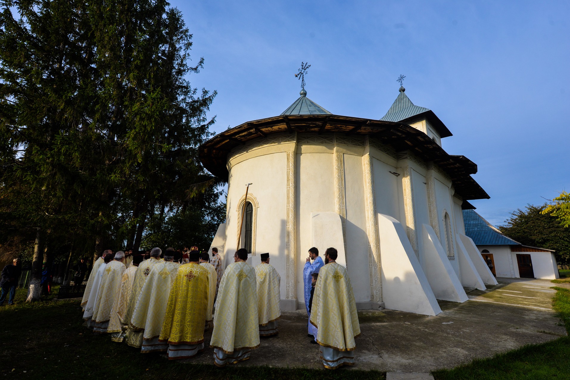 Resfințire de biserică la Drăgușeni: „Viața creștinului este o mucenicie de fiecare zi”