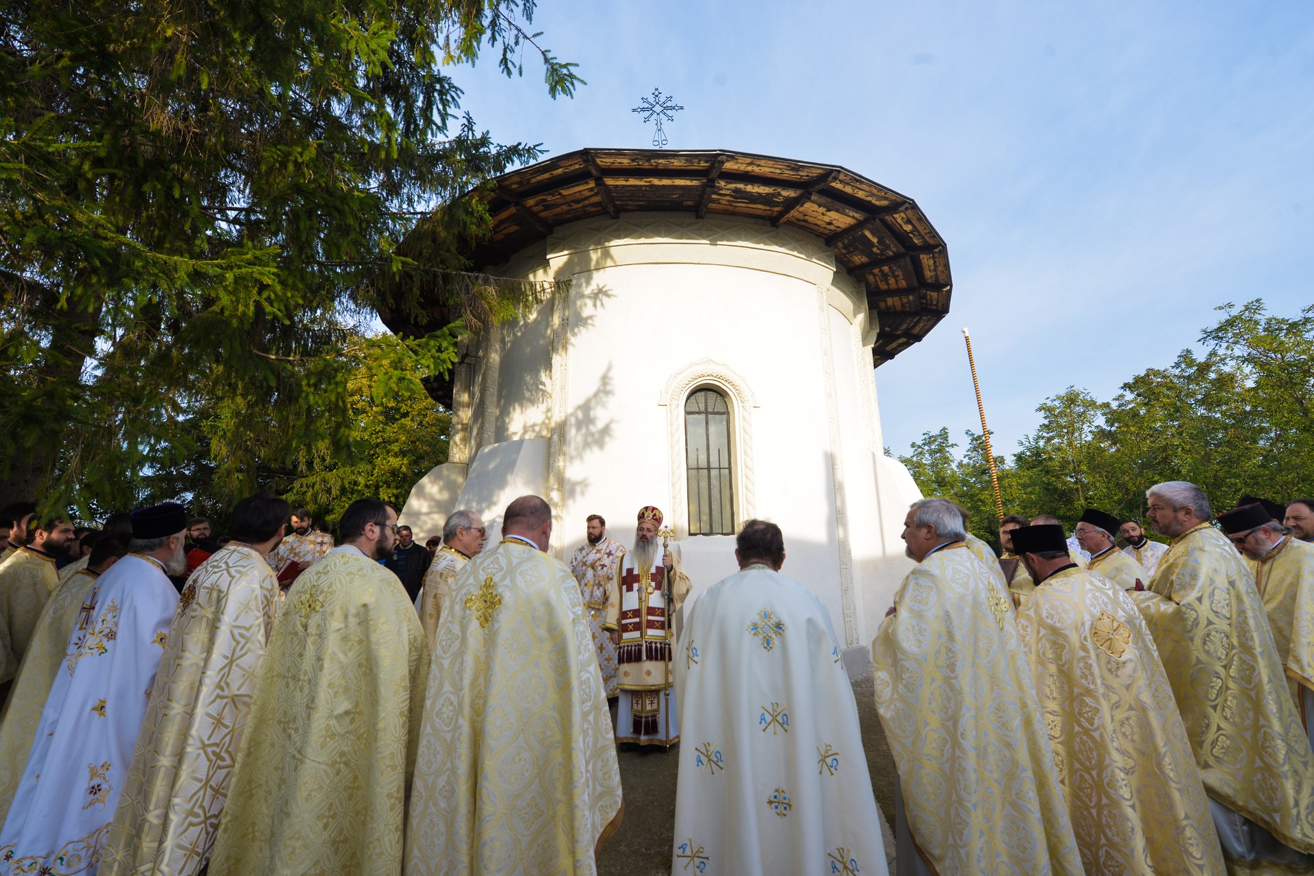 Resfințire de biserică la Drăgușeni: „Viața creștinului este o mucenicie de fiecare zi”