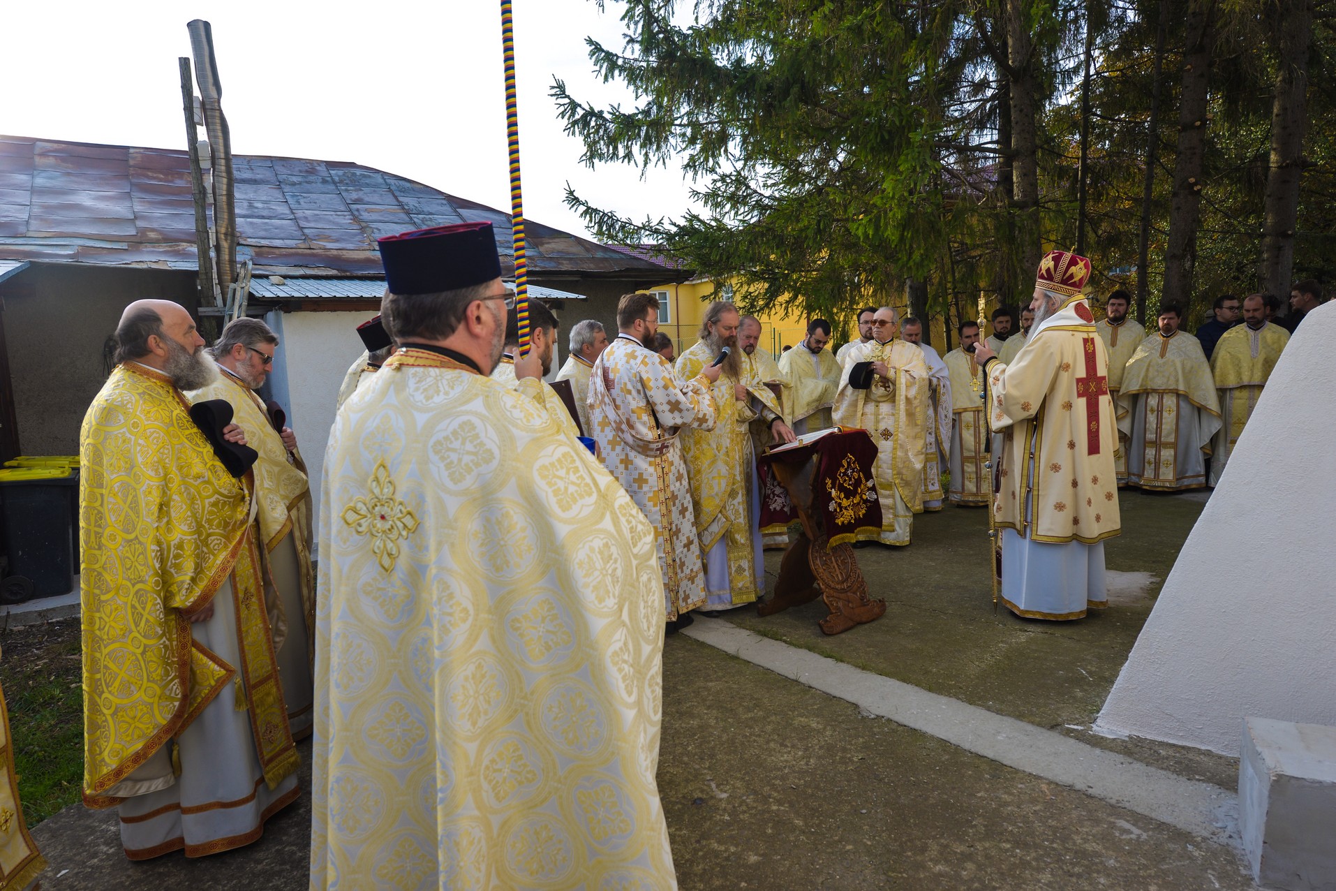 Resfințire de biserică la Drăgușeni: „Viața creștinului este o mucenicie de fiecare zi”