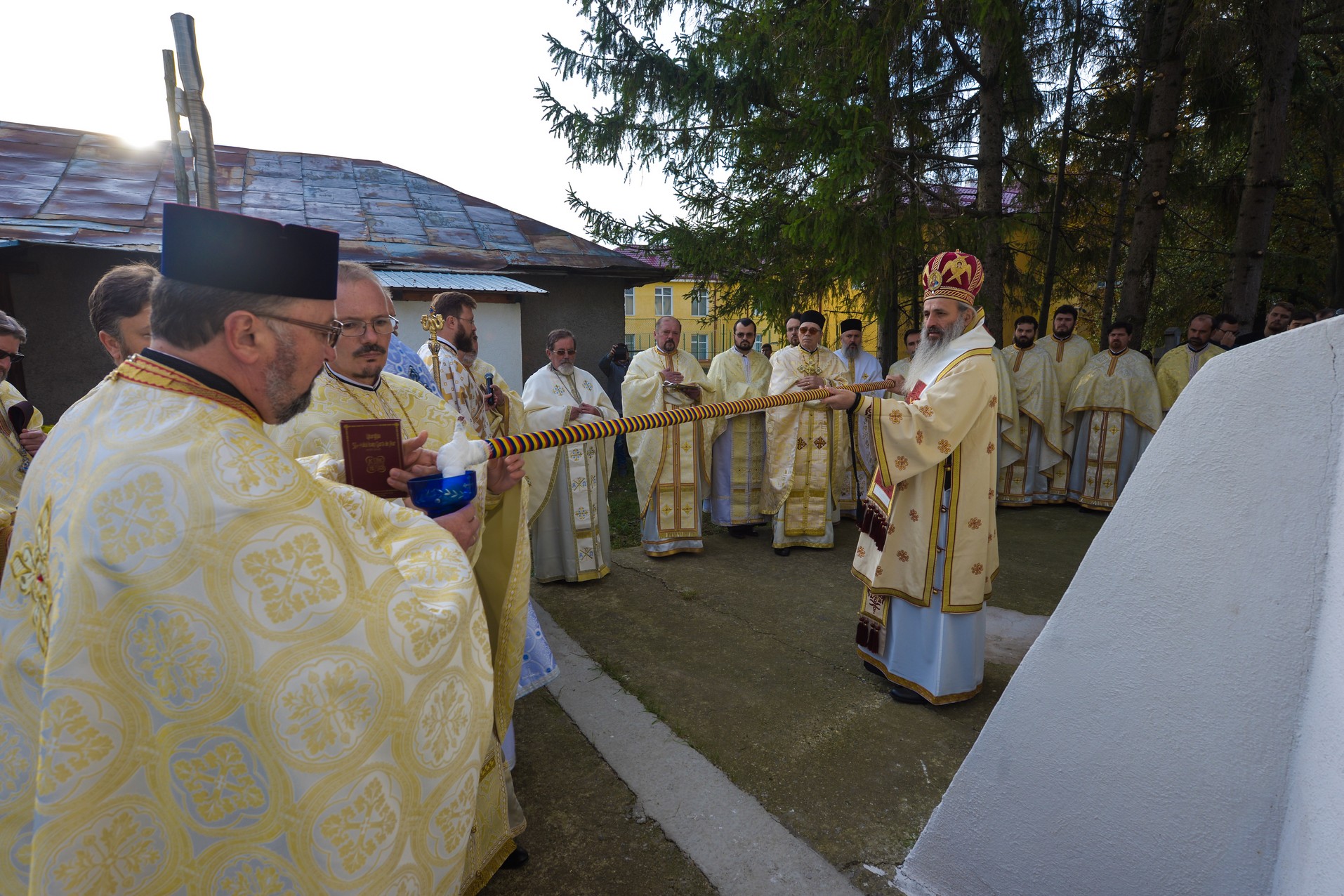 Resfințire de biserică la Drăgușeni: „Viața creștinului este o mucenicie de fiecare zi”