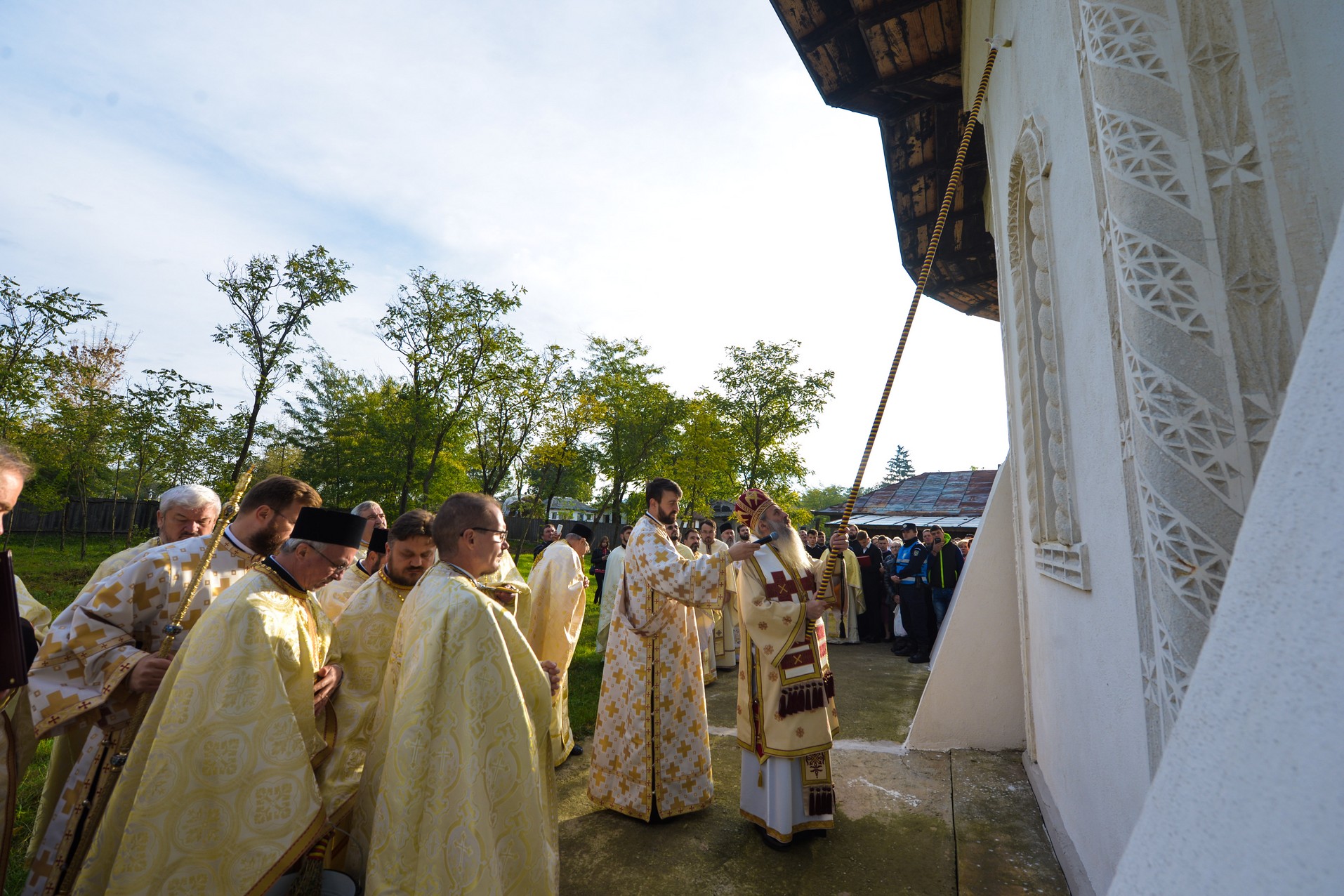 Resfințire de biserică la Drăgușeni: „Viața creștinului este o mucenicie de fiecare zi”