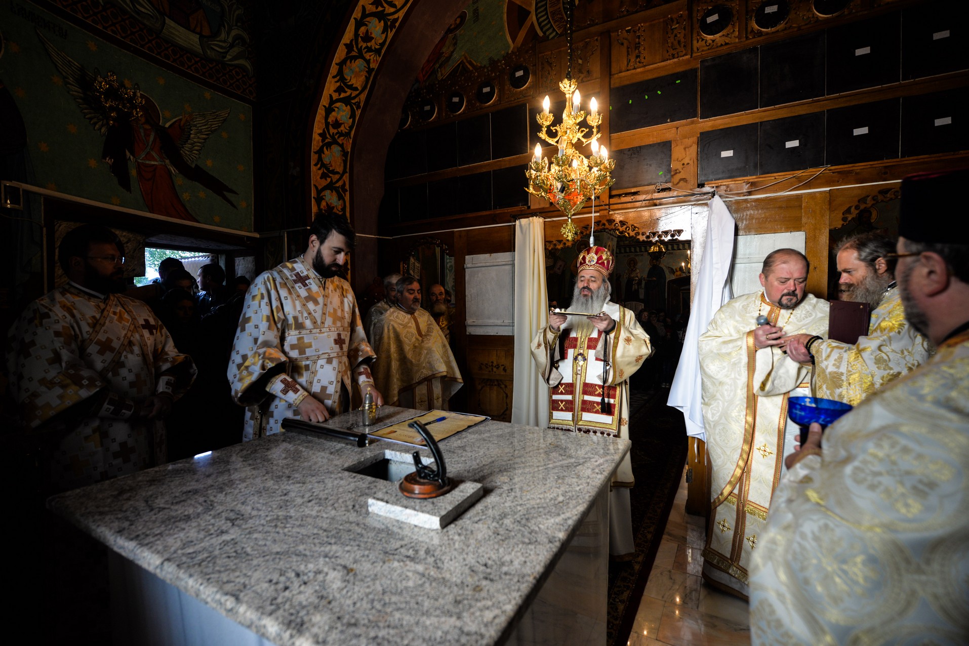 Resfințire de biserică la Drăgușeni: „Viața creștinului este o mucenicie de fiecare zi”