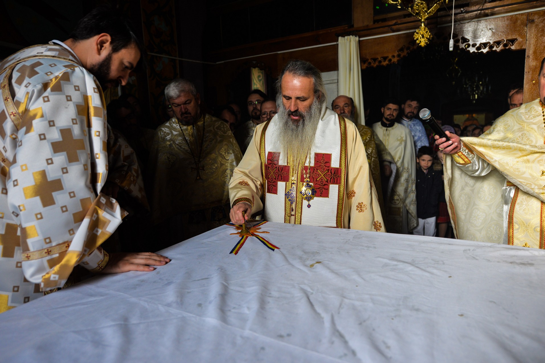 Resfințire de biserică la Drăgușeni: „Viața creștinului este o mucenicie de fiecare zi”