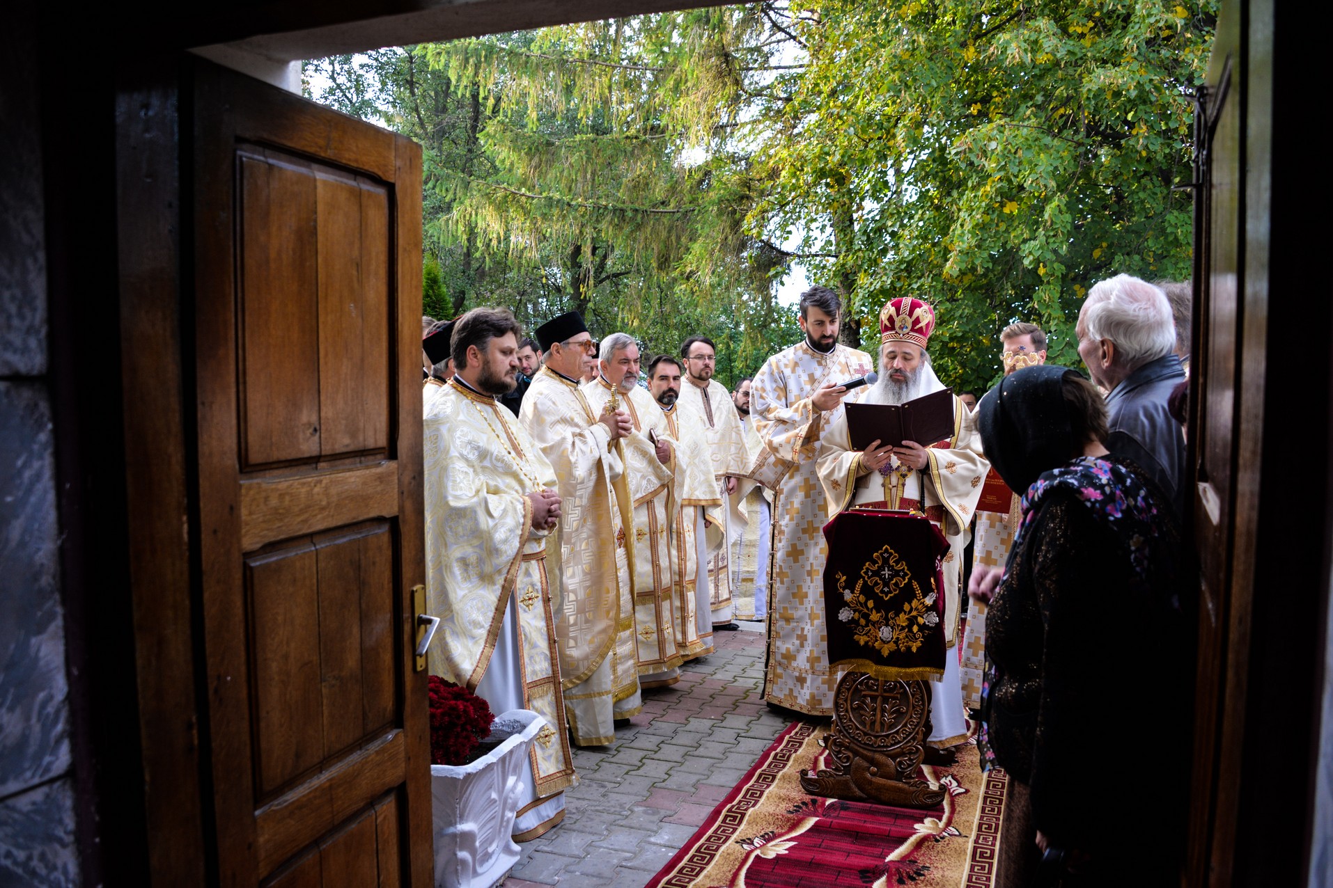 Resfințire de biserică la Drăgușeni: „Viața creștinului este o mucenicie de fiecare zi”