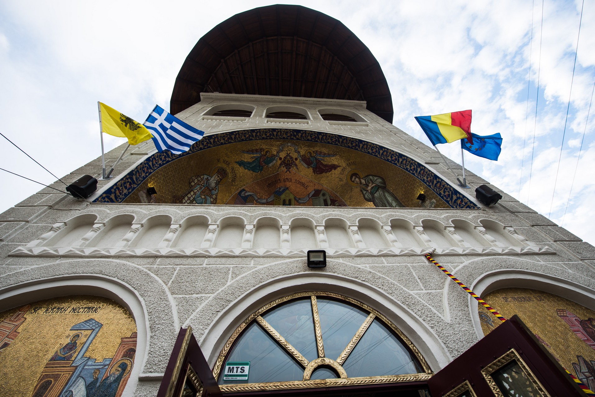 Sărbătoare istorică în cartierul ieșean Alexandru cel Bun: Biserica „Sfântul Ierarh Nectarie” a fost sfințită