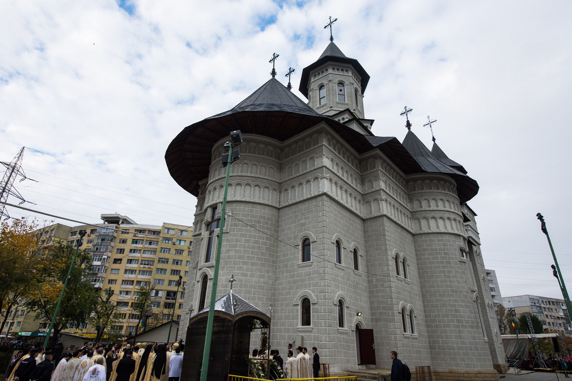 Sărbătoare istorică în cartierul ieșean Alexandru cel Bun: Biserica „Sfântul Ierarh Nectarie” a fost sfințită