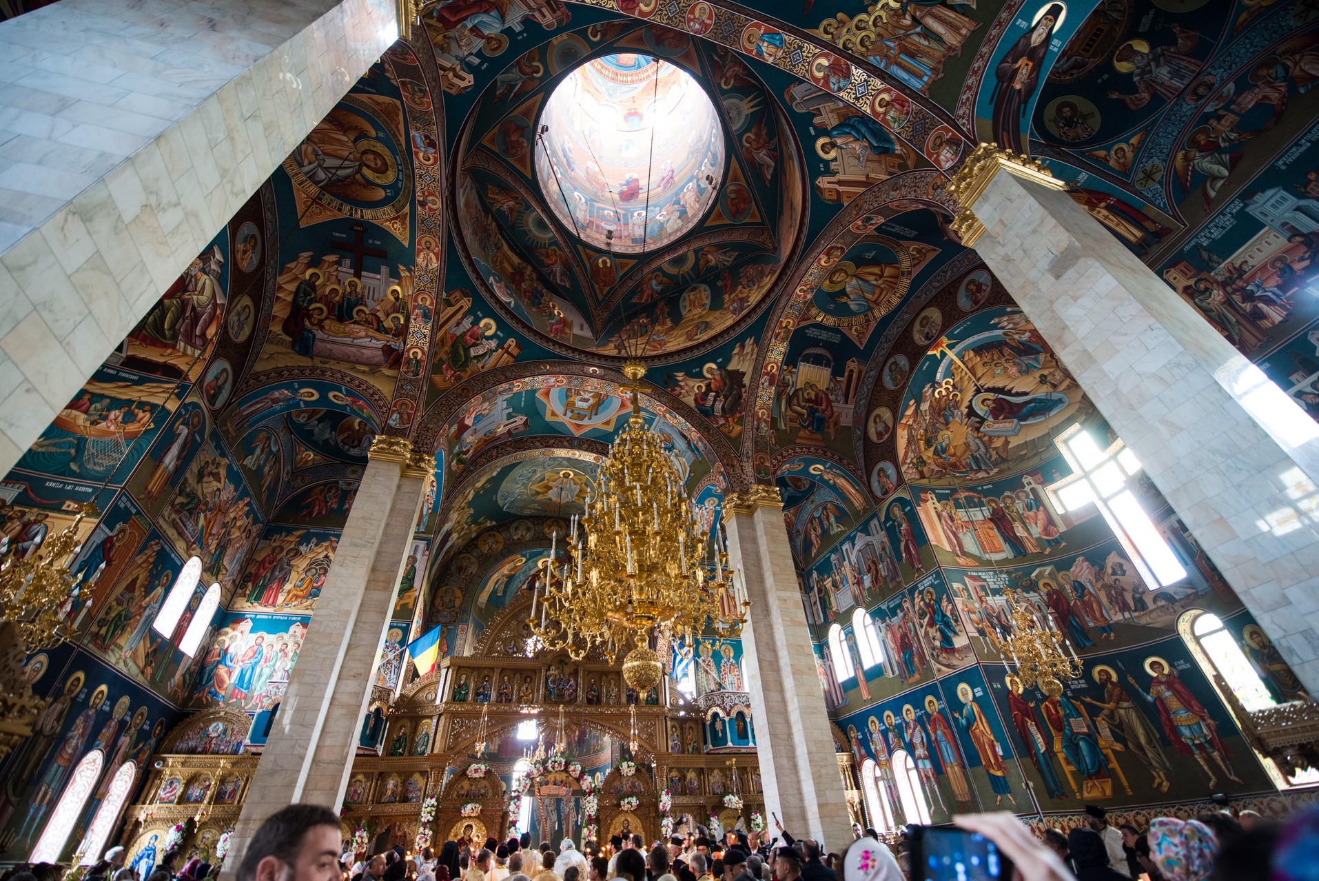 Sărbătoare istorică în cartierul ieșean Alexandru cel Bun: Biserica „Sfântul Ierarh Nectarie” a fost sfințită