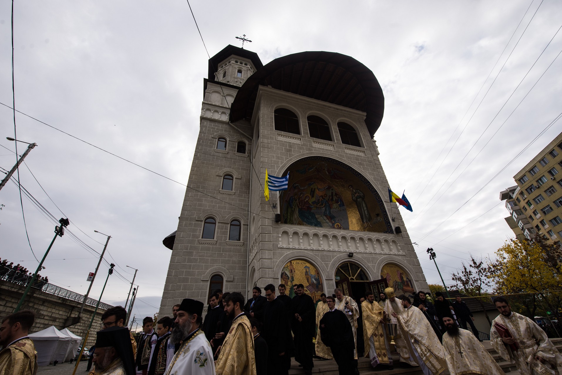 Sărbătoare istorică în cartierul ieșean Alexandru cel Bun: Biserica „Sfântul Ierarh Nectarie” a fost sfințită