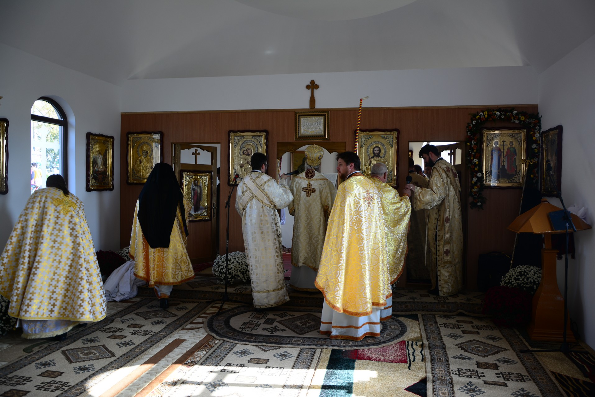 Foto: Adrian Sârbu Sfințire de capelă de cimitir în Parohia Stăuceni