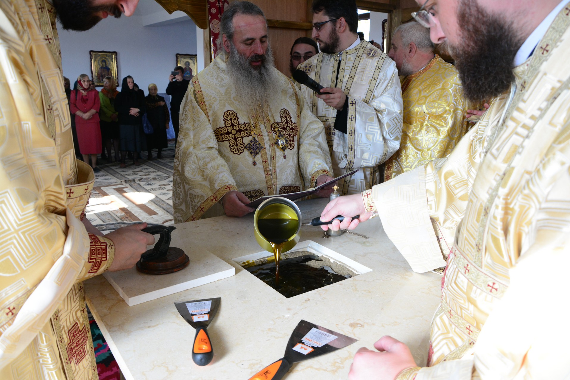 Foto: Adrian Sârbu Sfințire de capelă de cimitir în Parohia Stăuceni