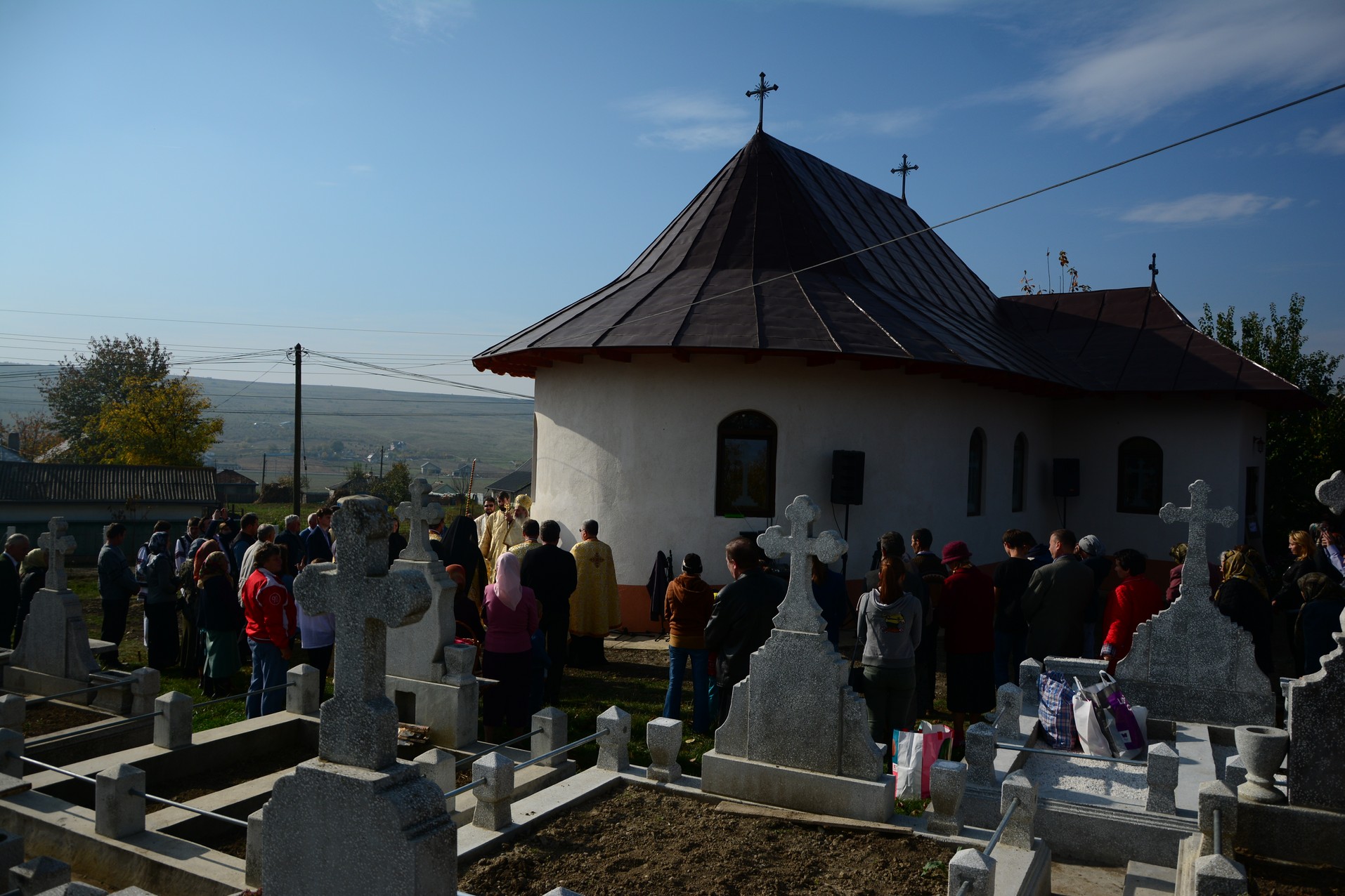 Foto: Adrian Sârbu Sfințire de capelă de cimitir în Parohia Stăuceni