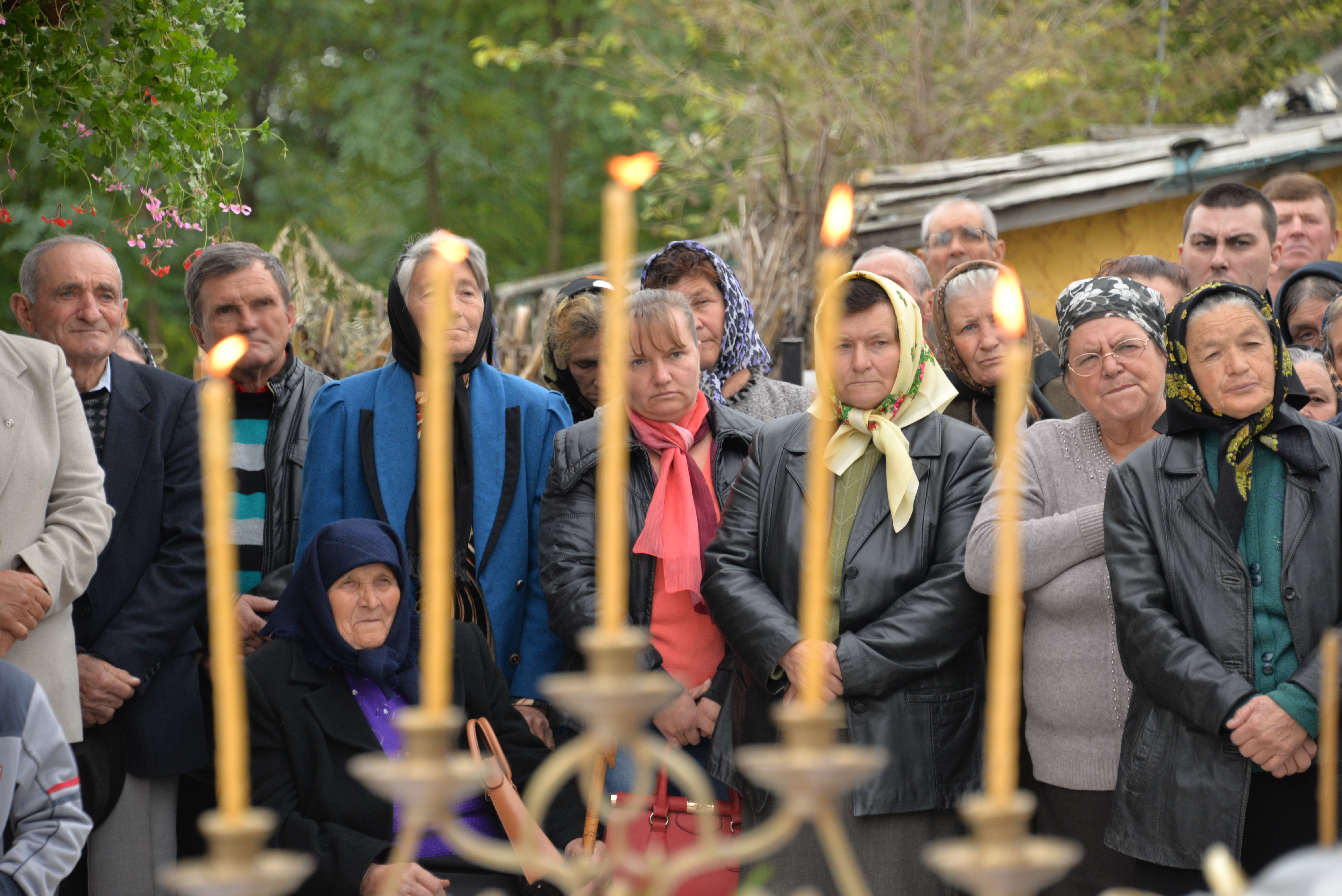 Vizite şi slujiri arhiereşti în Protopopiatul Săveni