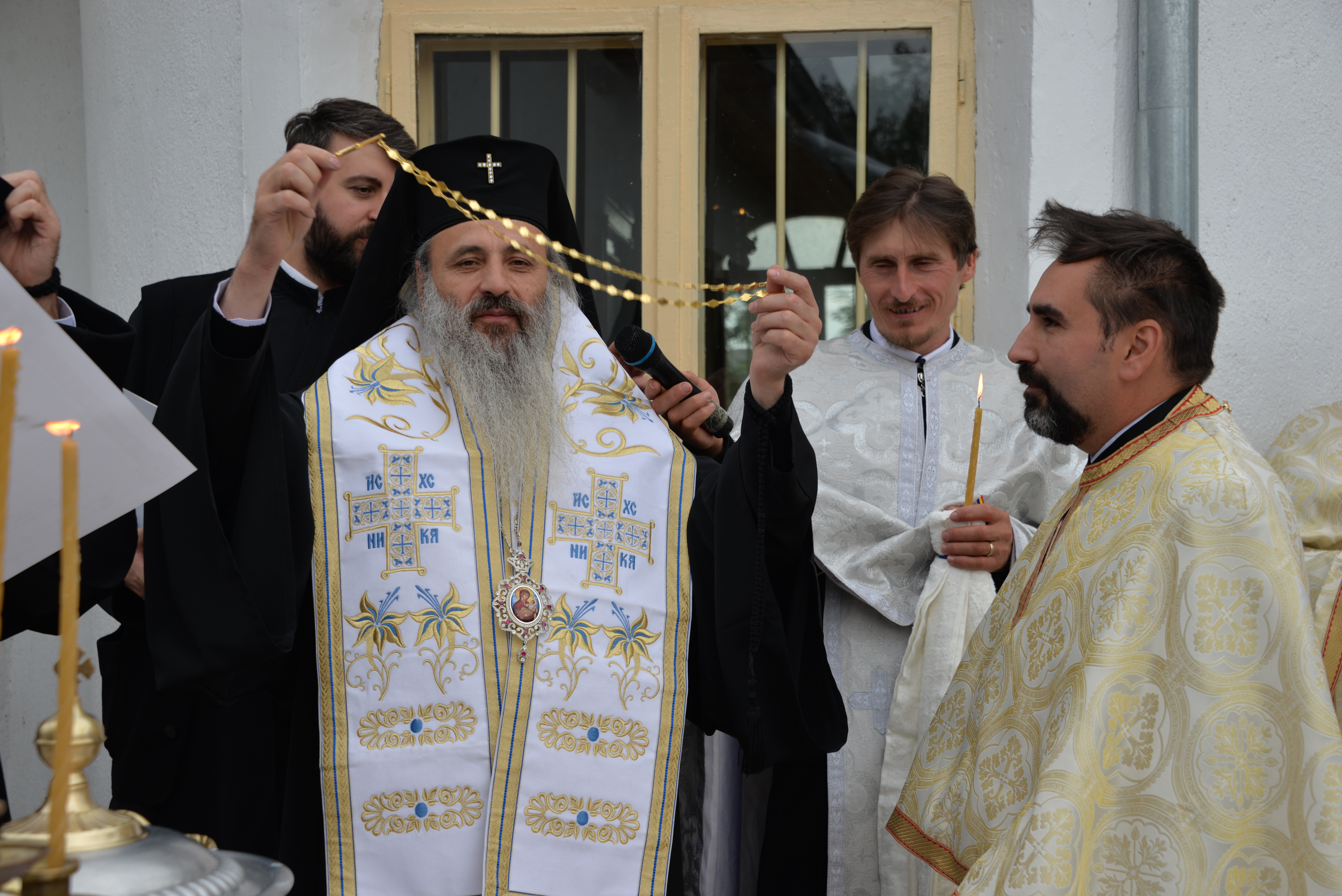 Vizite şi slujiri arhiereşti în Protopopiatul Săveni