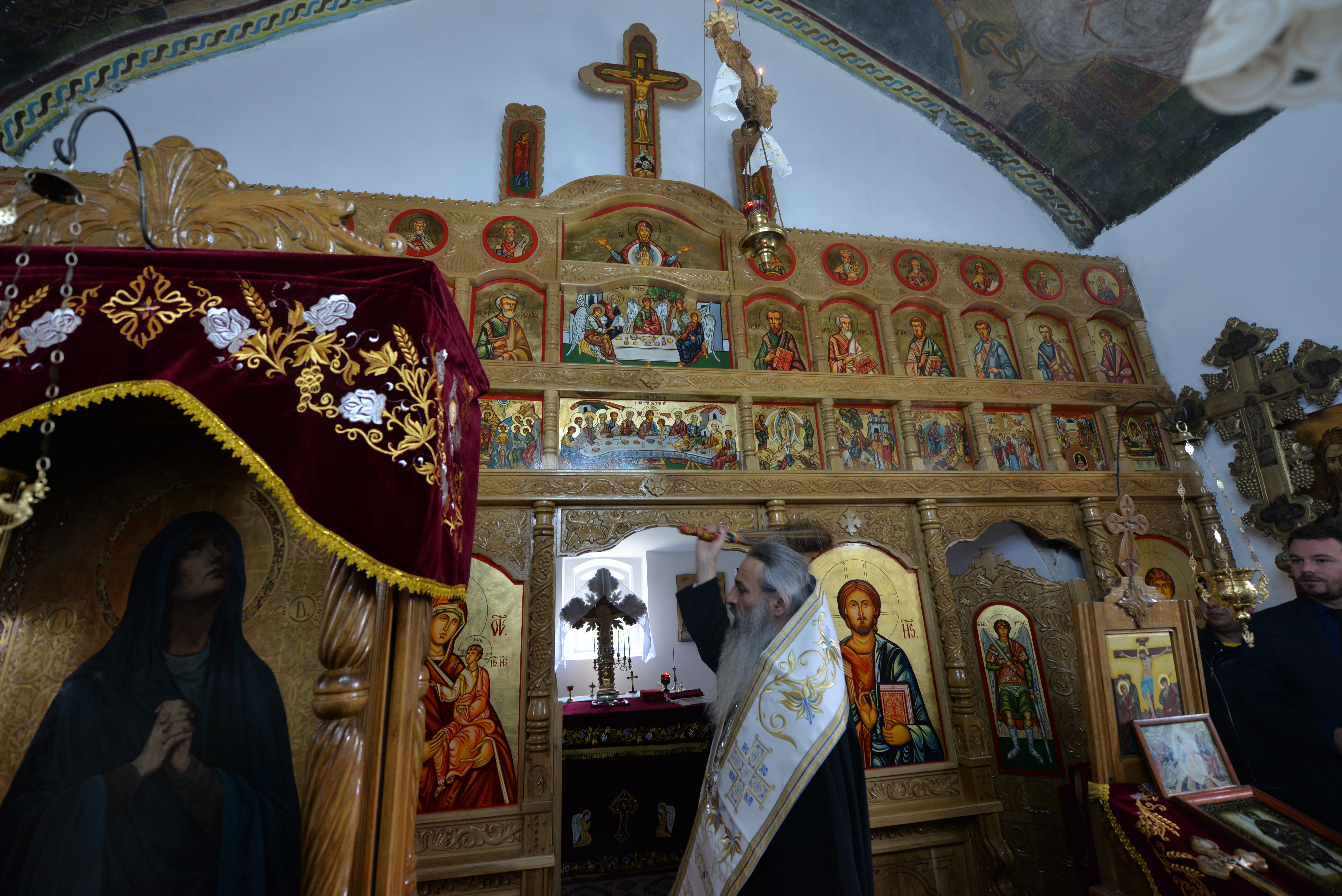 Vizite şi slujiri arhiereşti în Protopopiatul Săveni