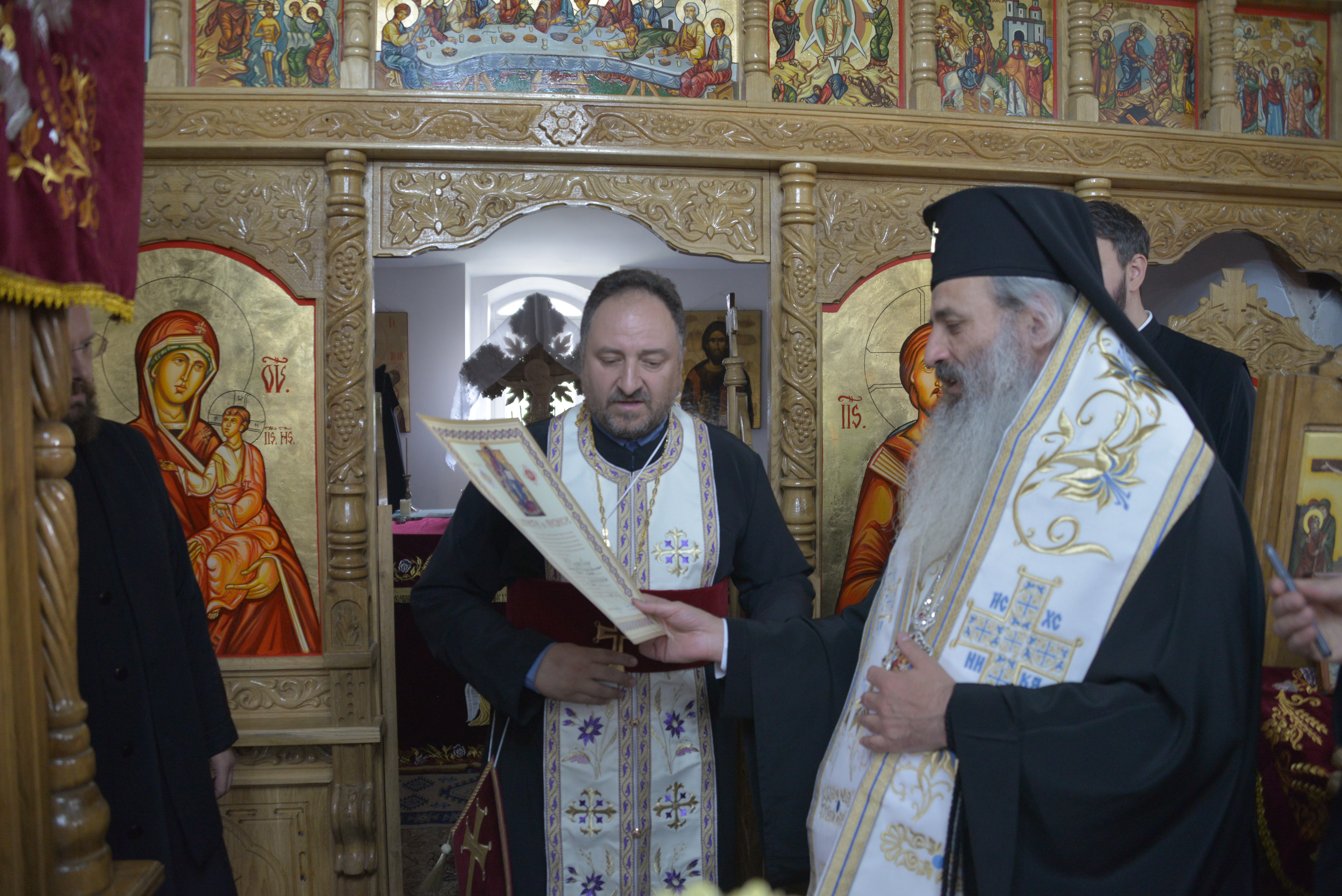 Vizite şi slujiri arhiereşti în Protopopiatul Săveni