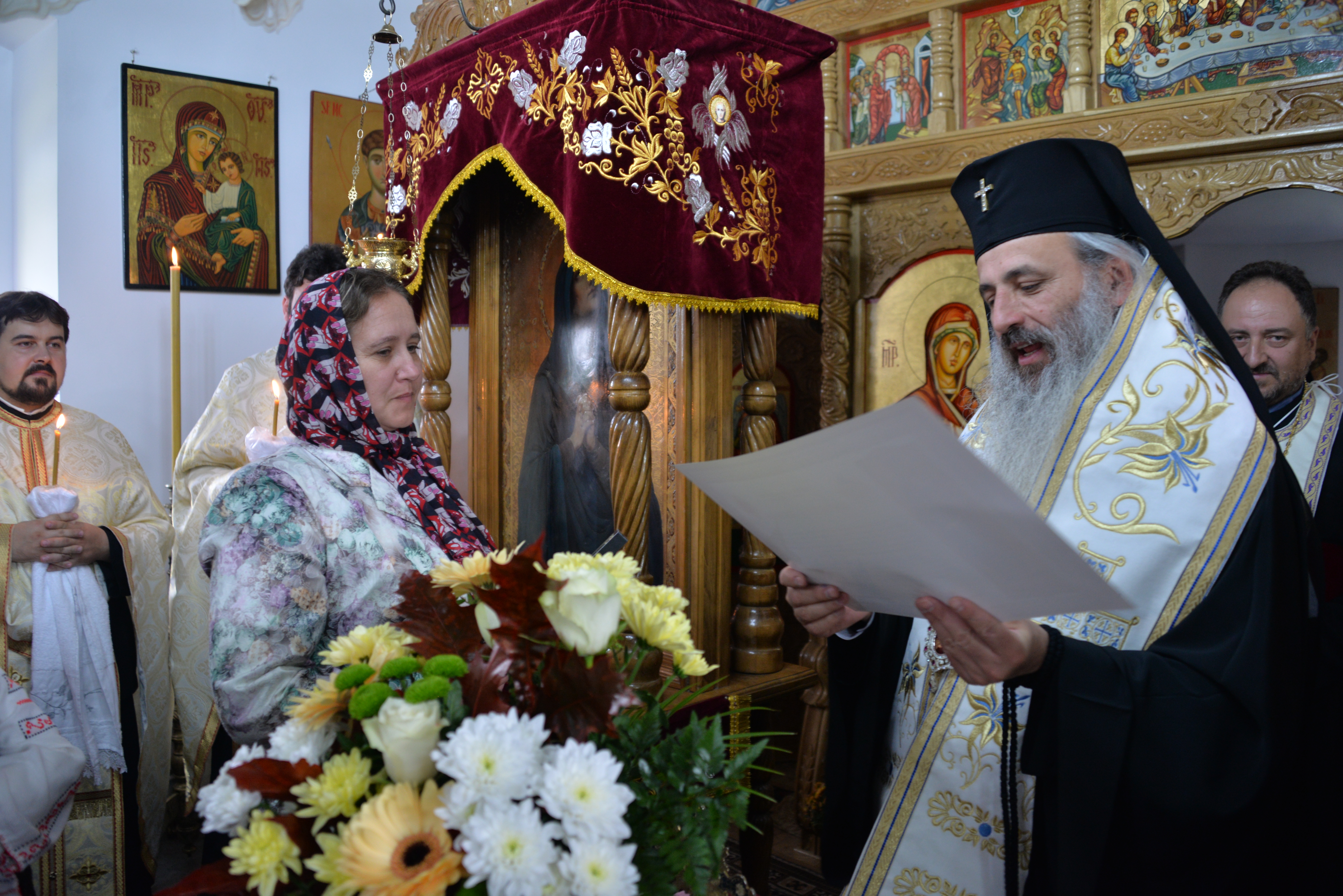 Vizite şi slujiri arhiereşti în Protopopiatul Săveni