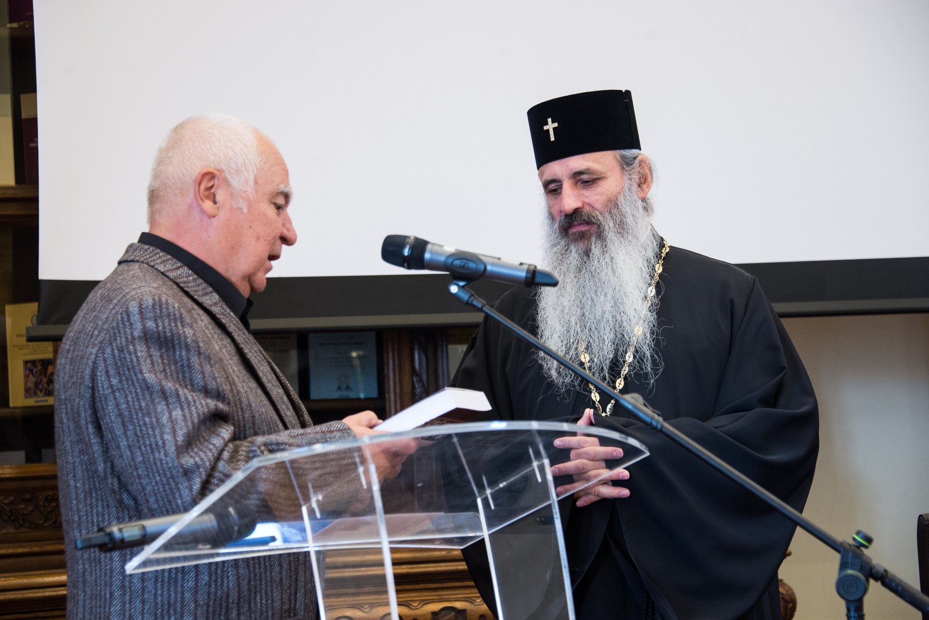 Foto: Tudorel Rusu IPS Mitropolit Teofan, prezent la deschiderea Simpozionului internațional „Memorie istorică și spiritualitate românească”